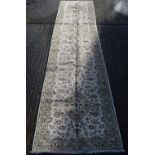 A Kashan rug . 490 x 100 cm.