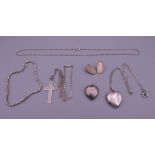 A small quantity of various silver jewellery. 22.8 grammes.