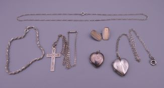A small quantity of various silver jewellery. 22.8 grammes.