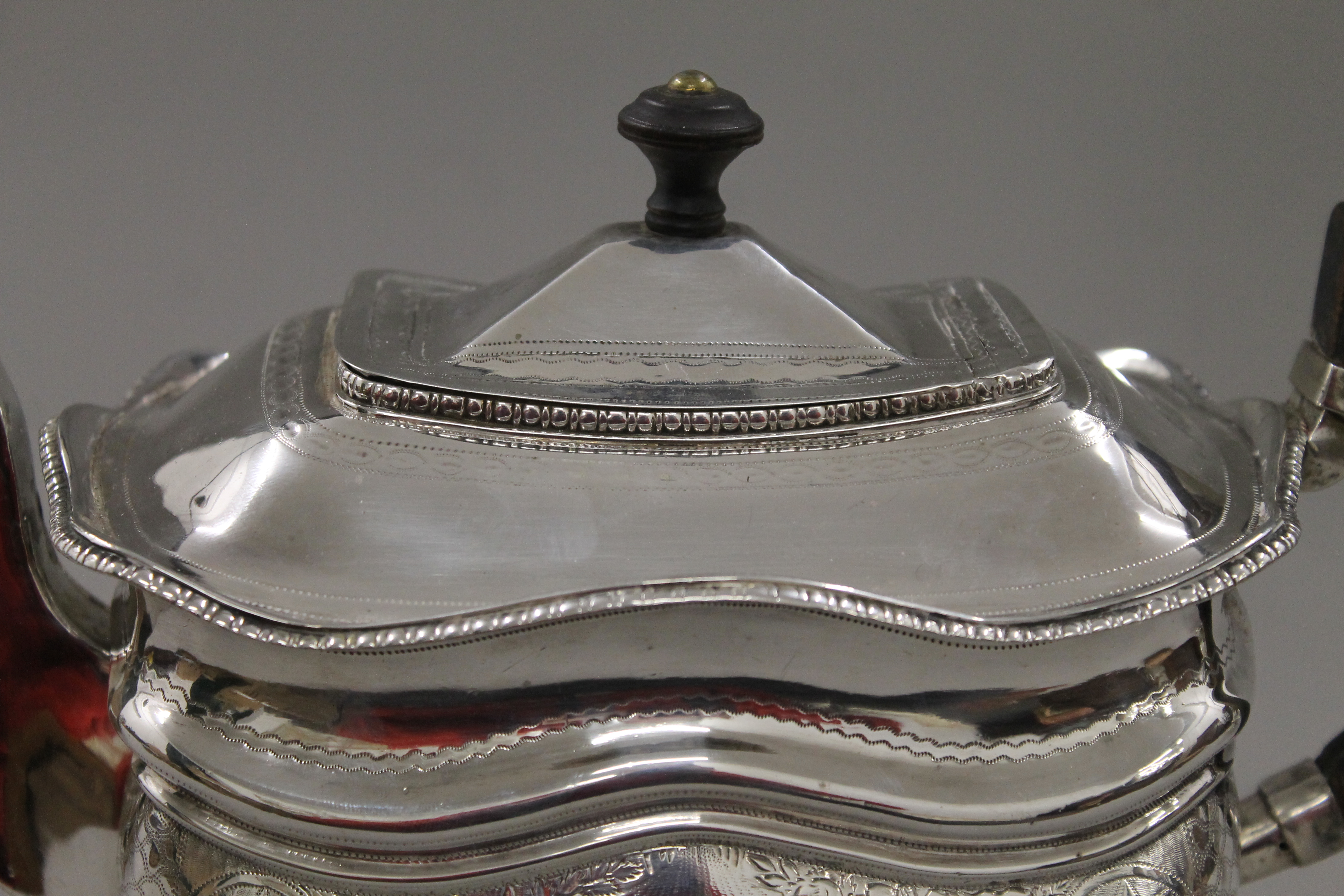 A Georgian Irish silver teapot and associated sugar bowl. The former 17 cm high. 918. - Image 4 of 14