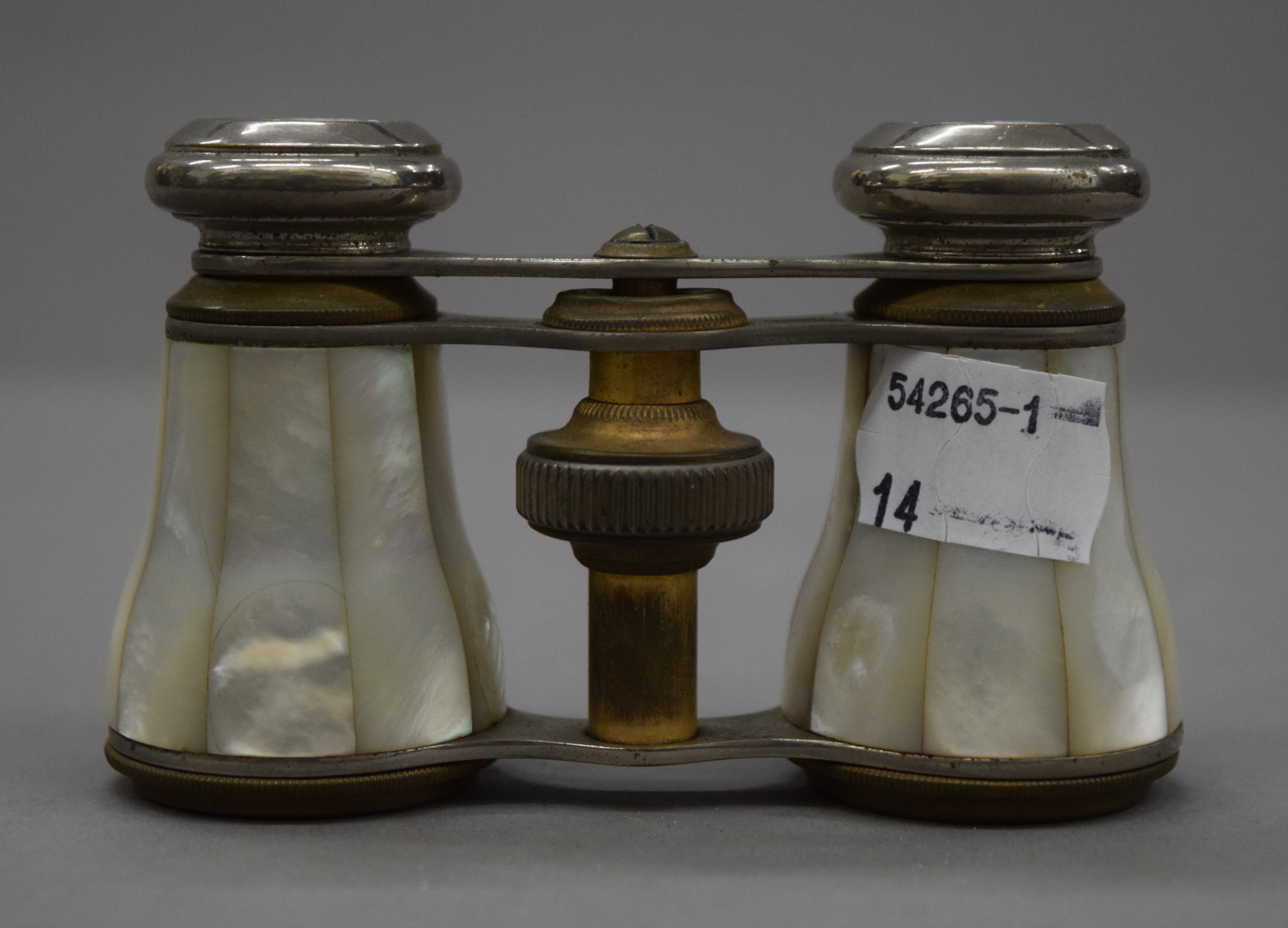 A tortoiseshell handled vanity set, two pairs of mother-of-pearl opera glasses, - Image 13 of 29