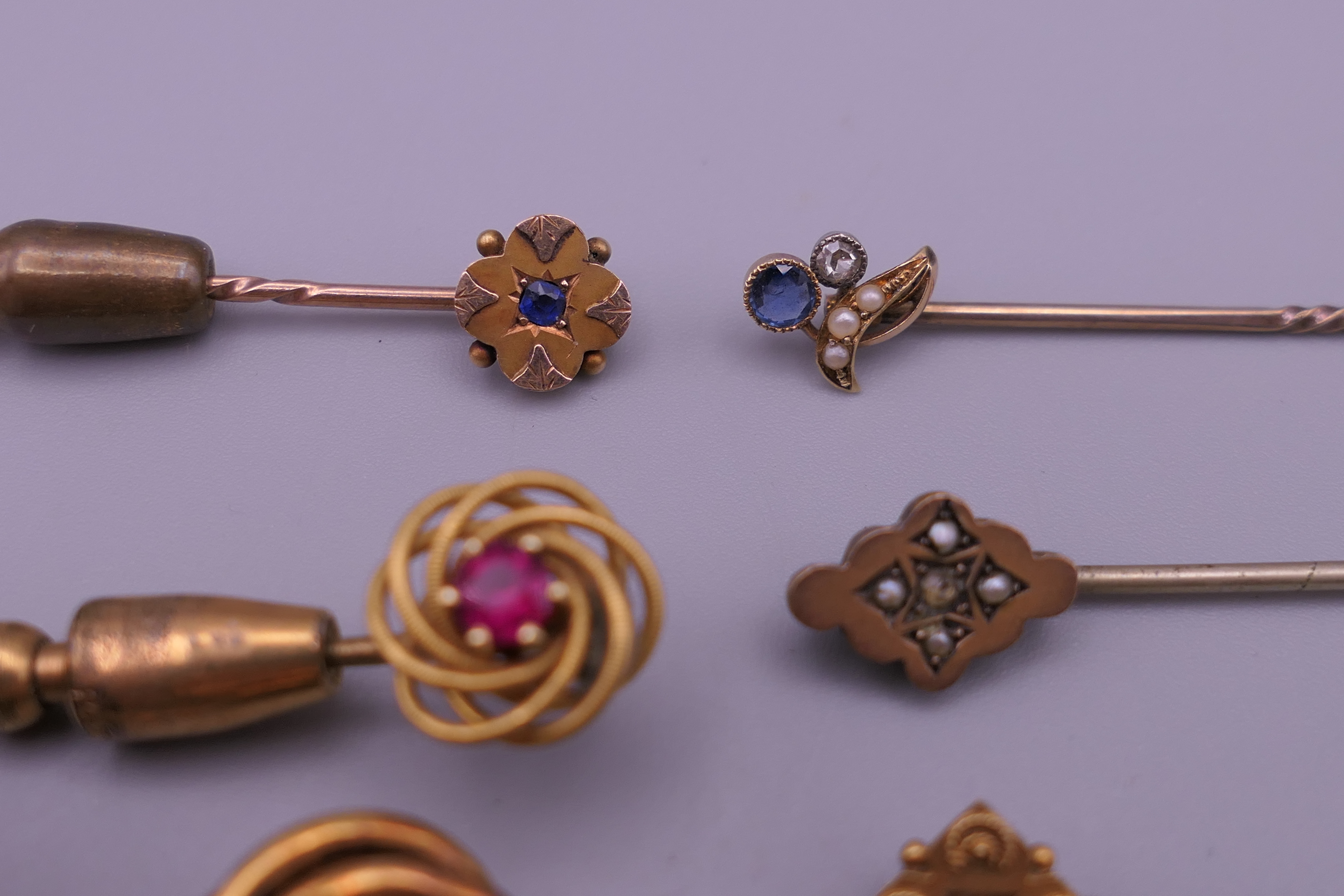 A collection of various gold and other stick pins. - Image 6 of 6