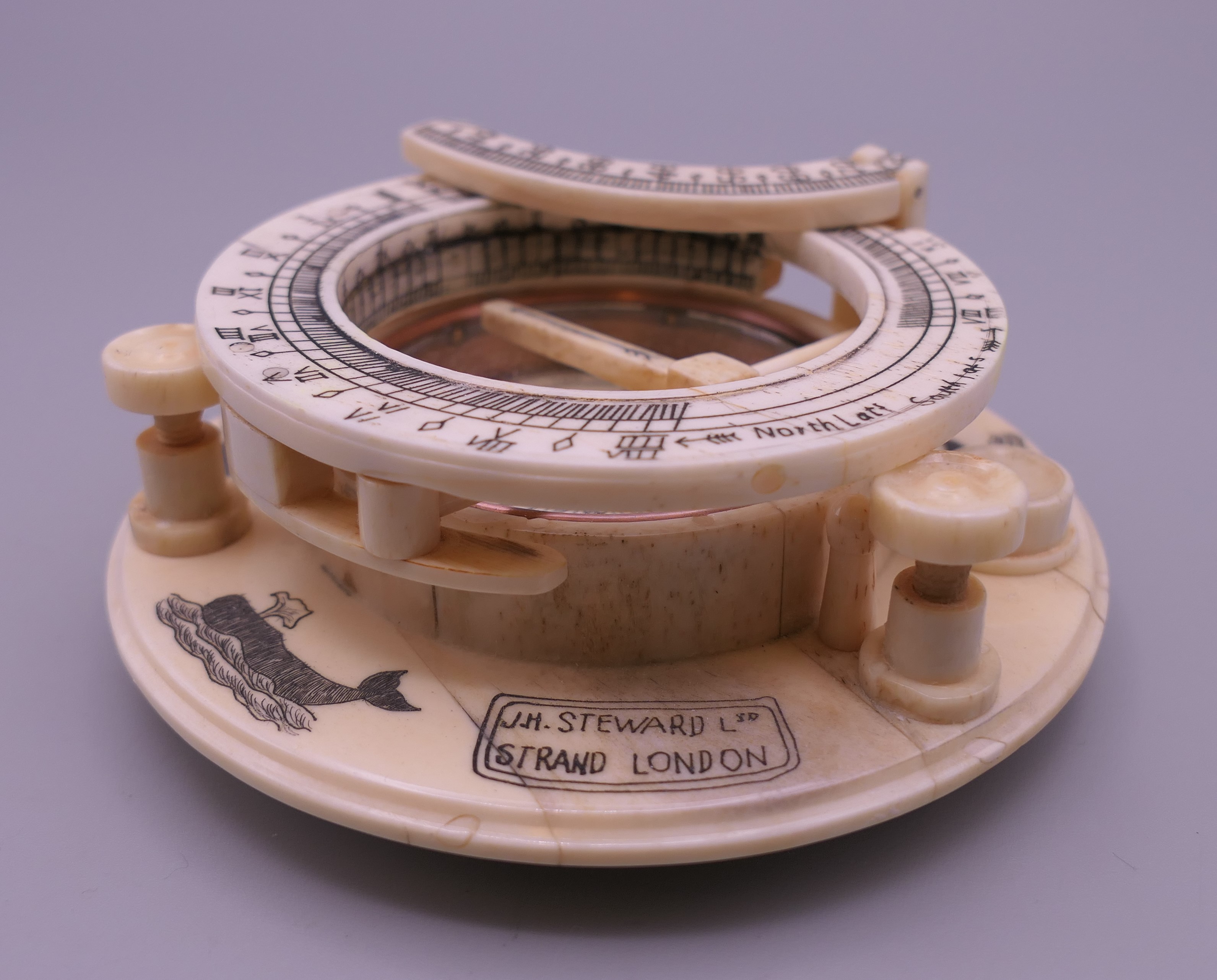 A bone compass. 10.25 cm diameter. - Image 2 of 6