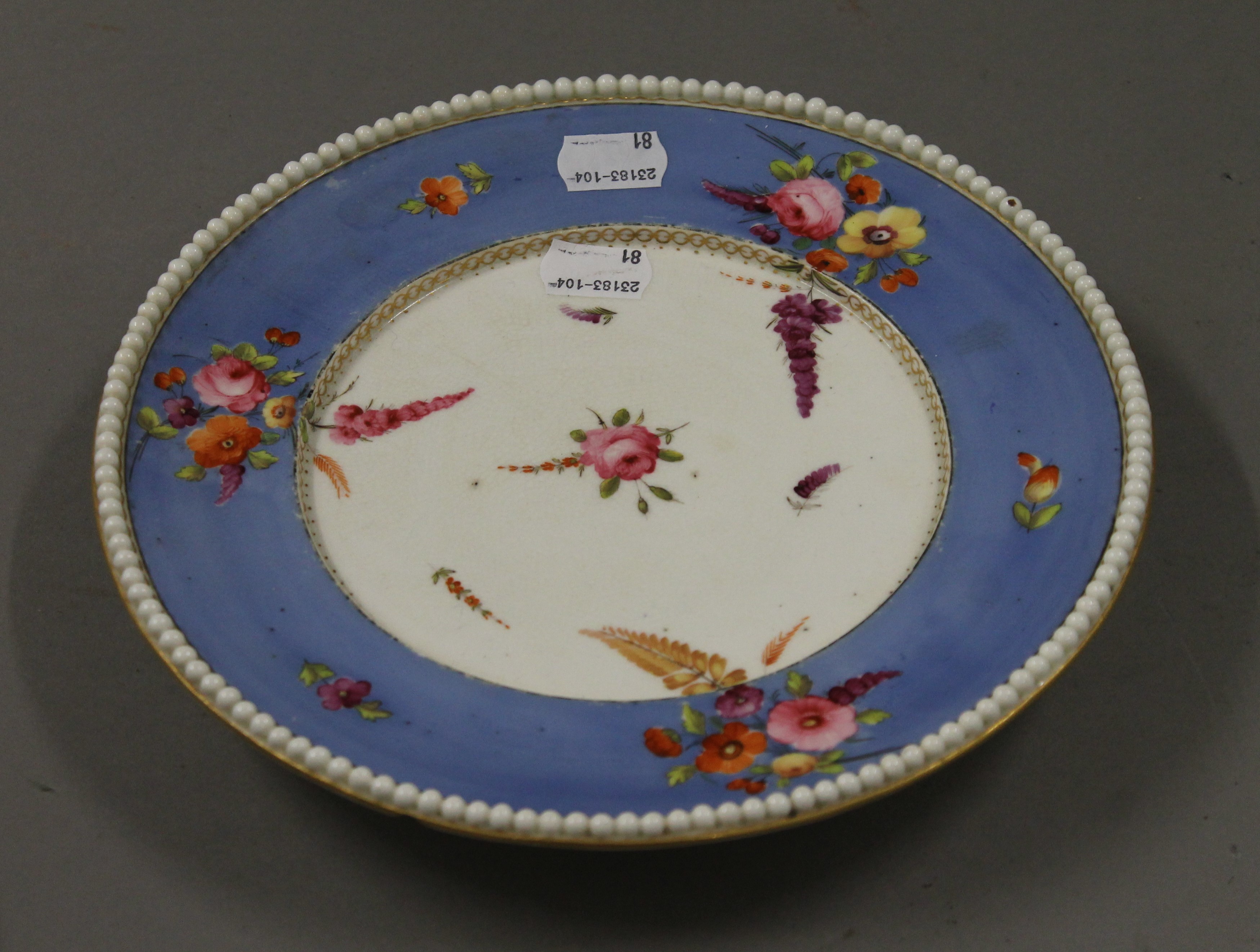 A 19th century porcelain lidded tureen on stand. 14 cm high, stand 23 cm diameter. - Image 3 of 20