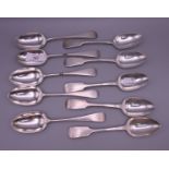 A quantity of silver spoons. 466 grammes.