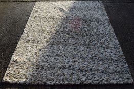 A large modern rug. 200 x 300 cm.