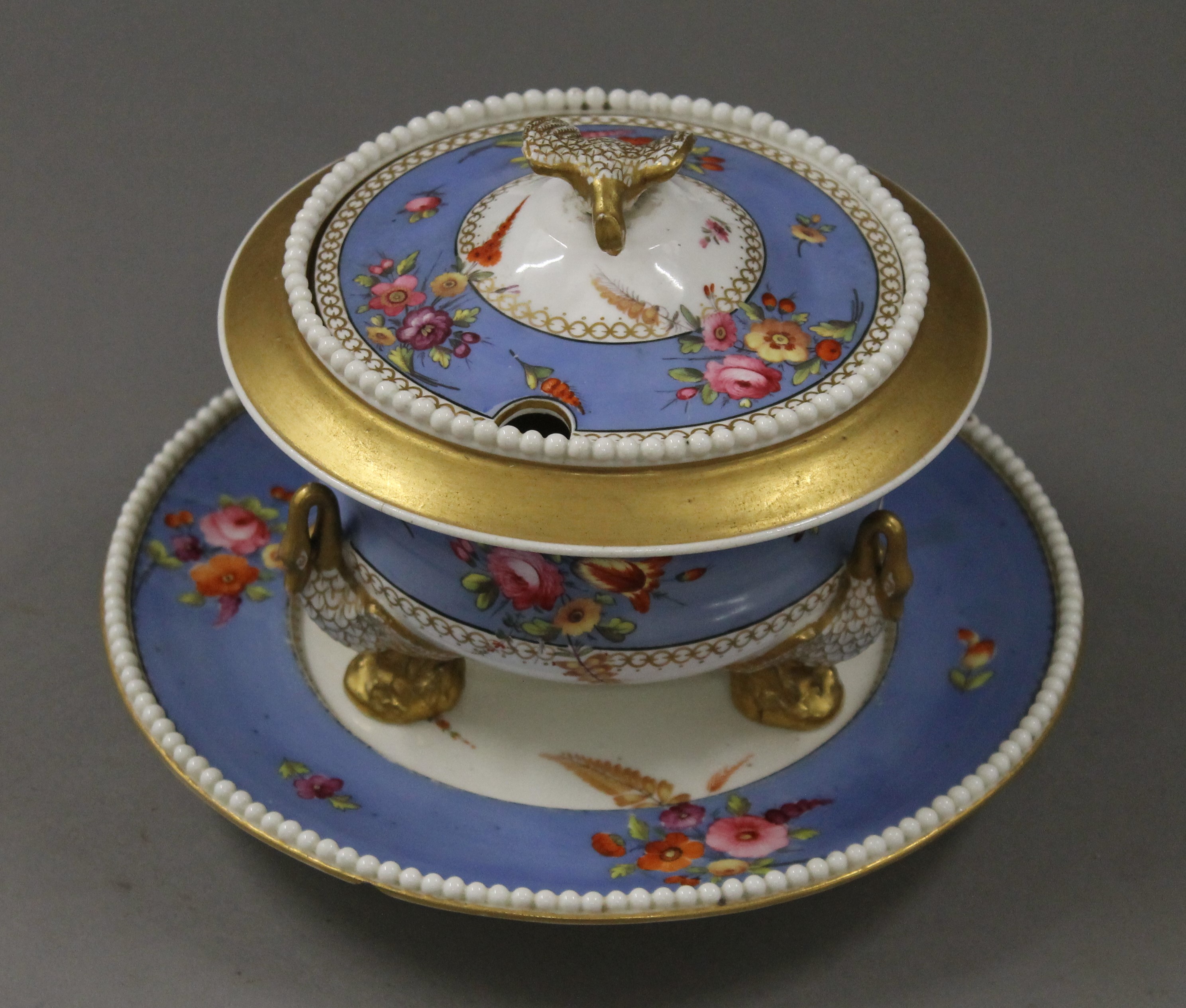 A 19th century porcelain lidded tureen on stand. 14 cm high, stand 23 cm diameter. - Image 2 of 20