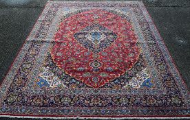 A Kashan carpet. 403 x 310 cm.