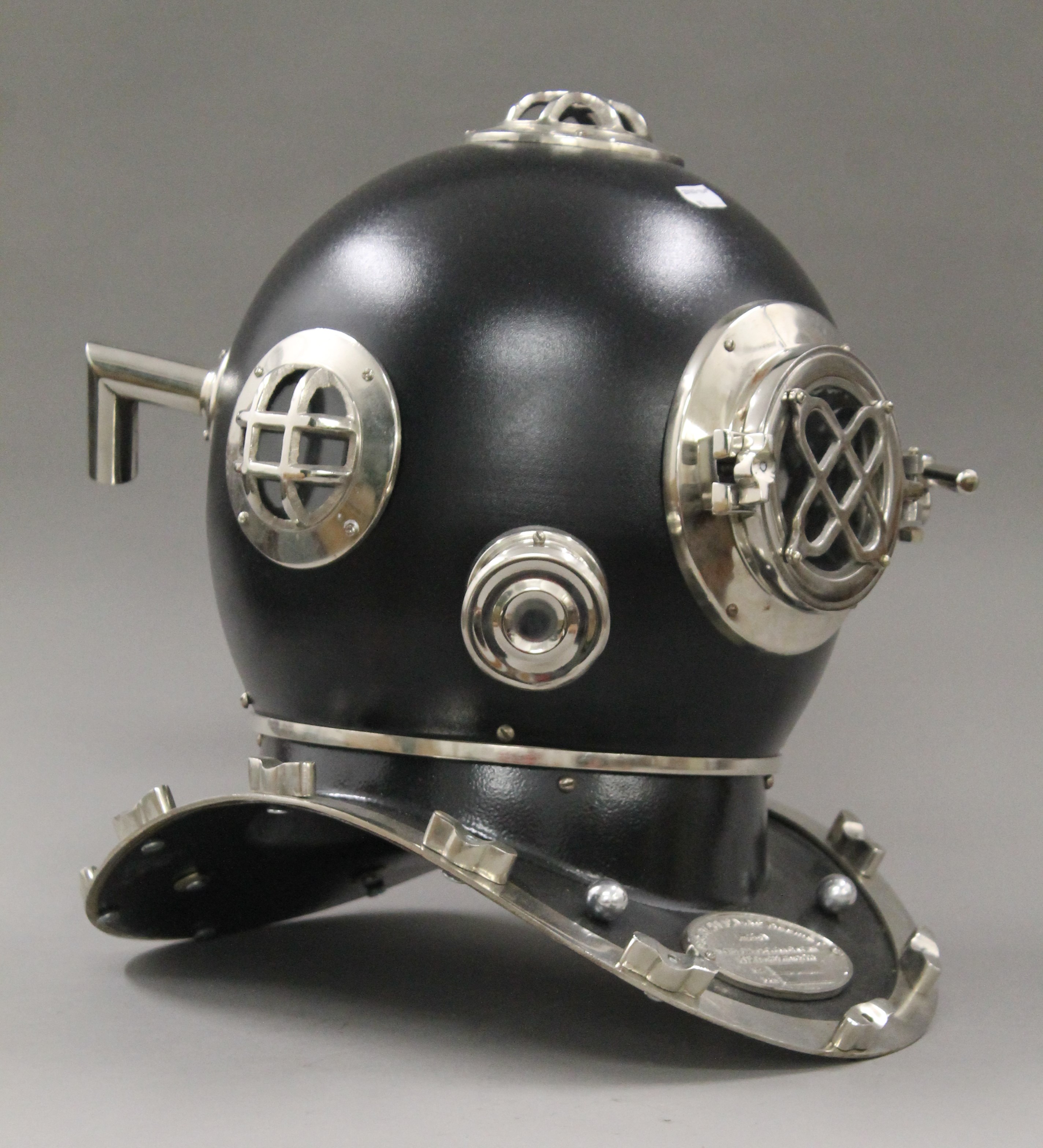 A black replica diver's helmet. 41 cm high. - Image 2 of 2