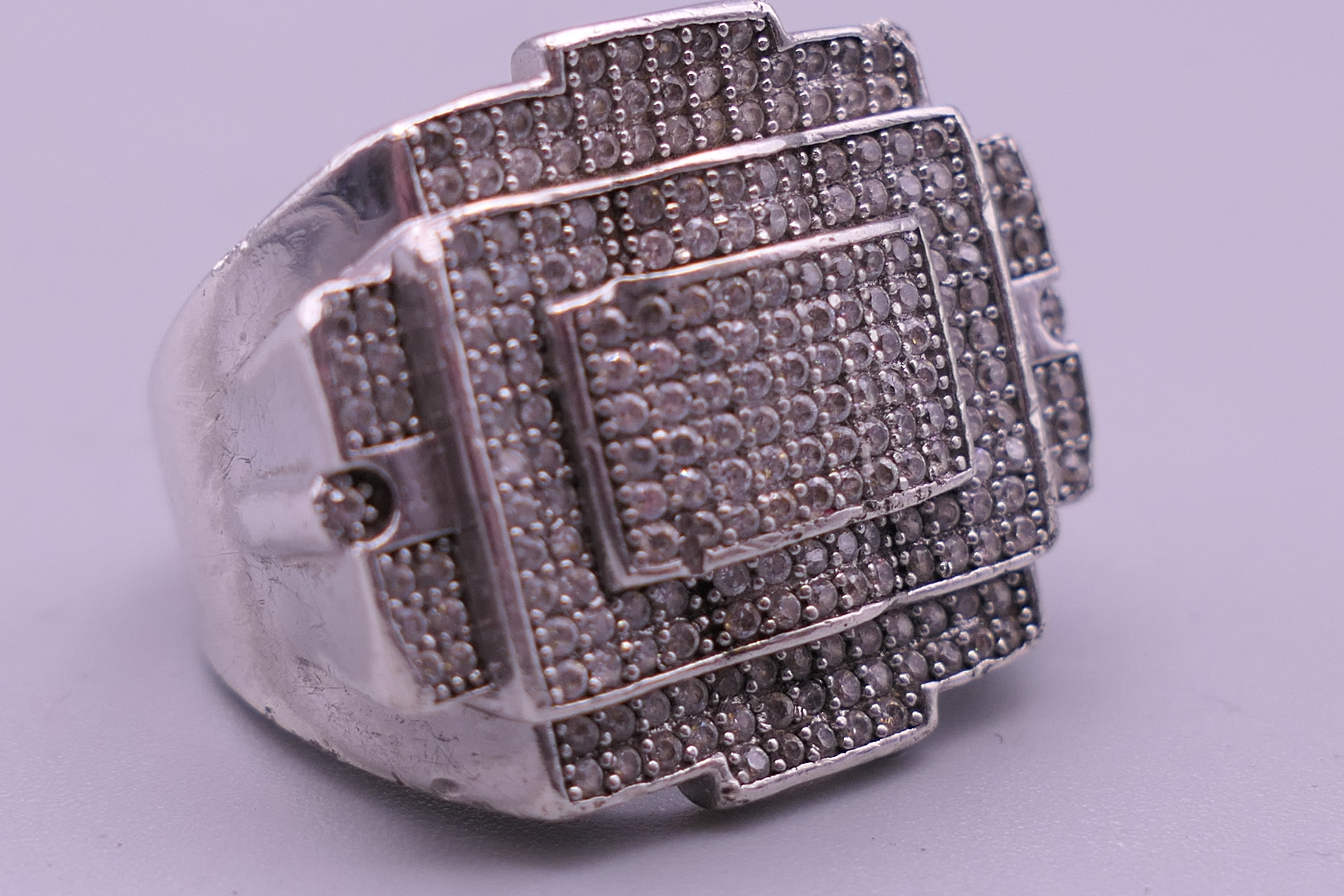 A gentleman's Deco style diamond set ring. Ring size Q. 12 grammes total weight. - Image 5 of 5