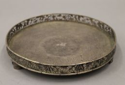A Chinese silver tray, with maker's mark for Wan Hing. 21 cm diameter. 451.4g.