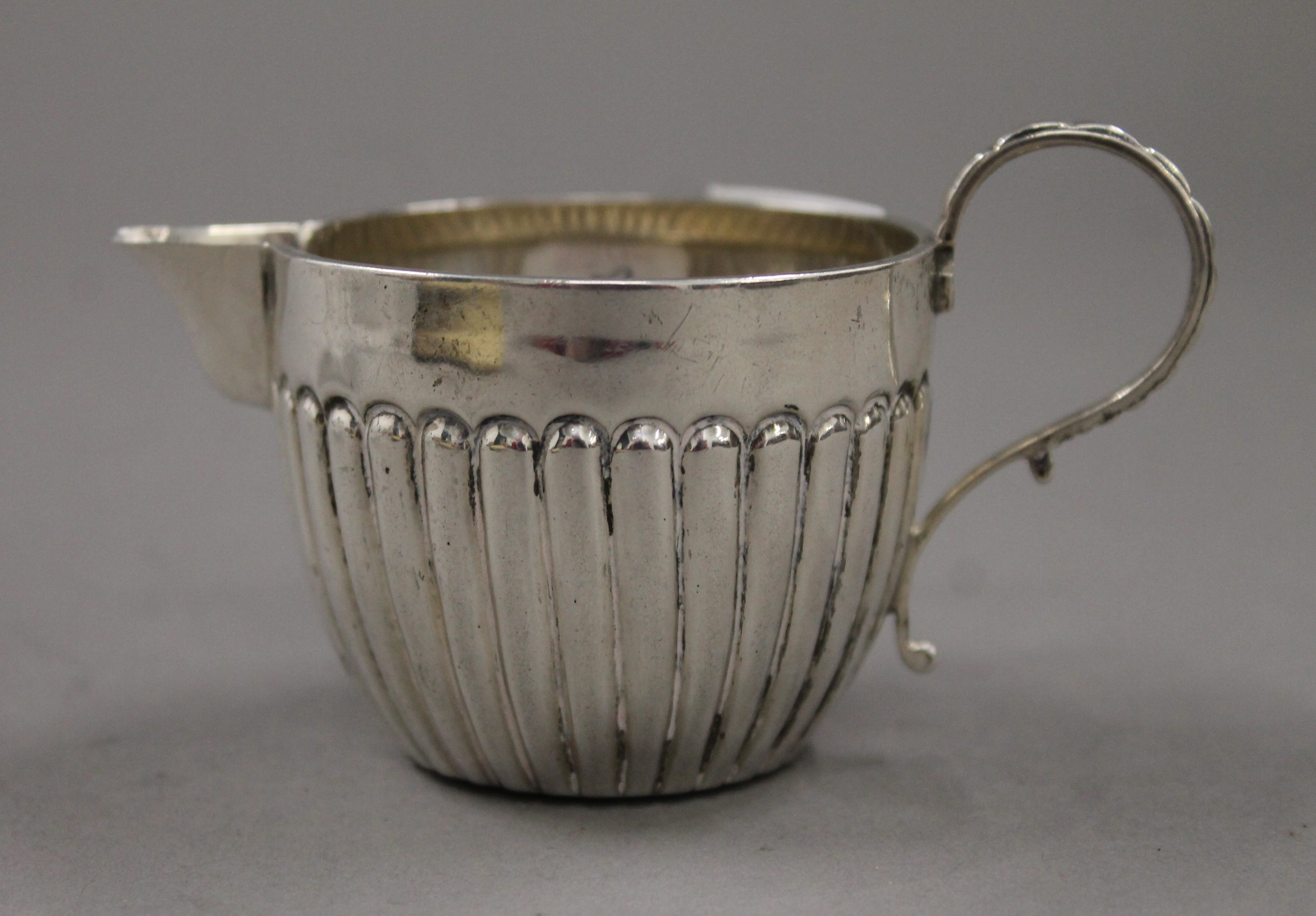 A small silver cream jug (53 grammes) and a silver handled crumb brush. The former 6.5 cm high. - Image 2 of 8