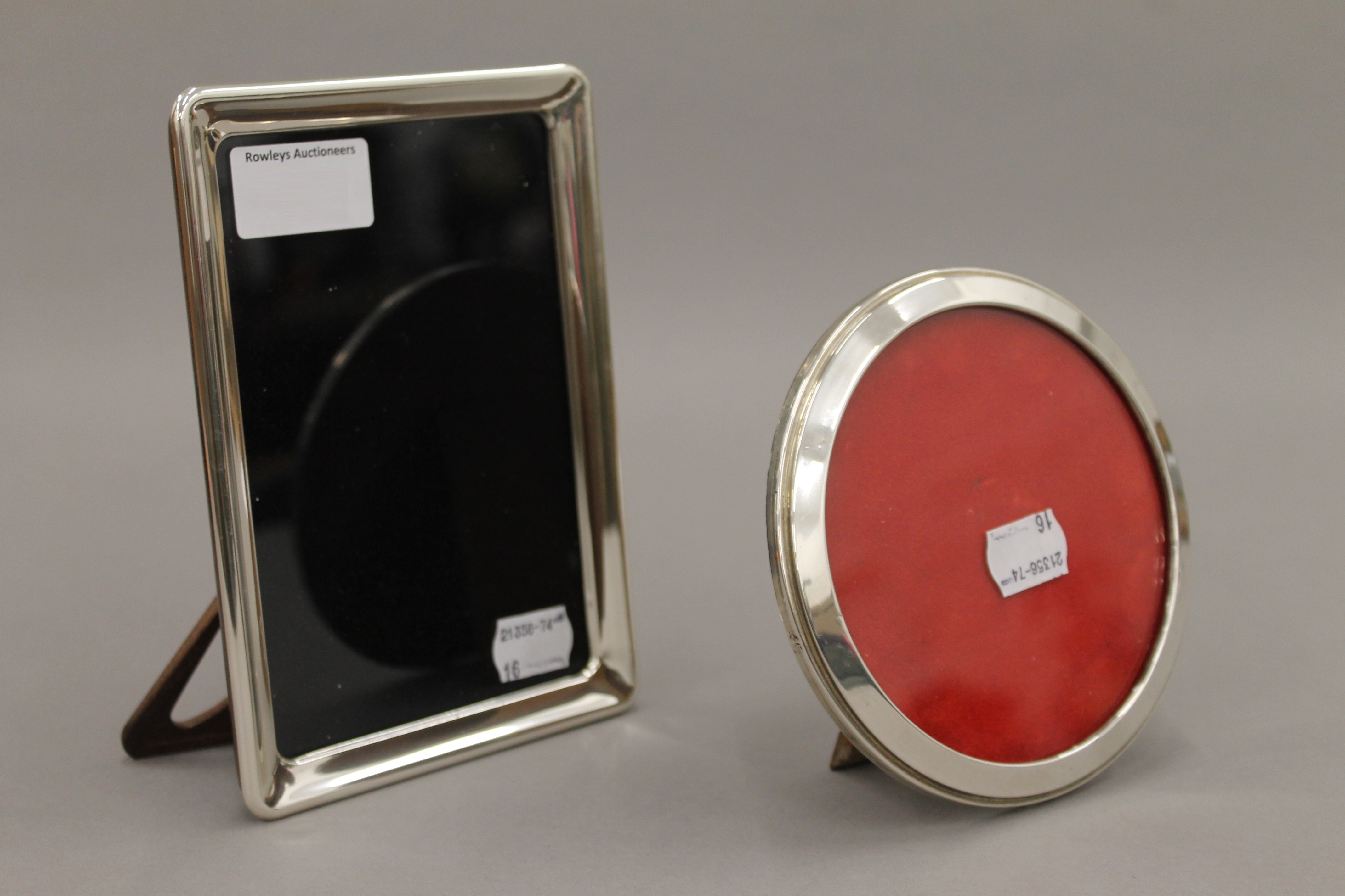 Two silver photograph frames, one oval and one rectangular. The latter 17 cm high. - Image 2 of 9