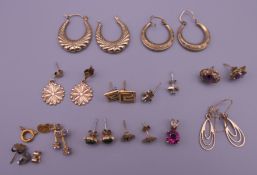 A quantity of various gold and other earrings. 13.7 grammes total weight.