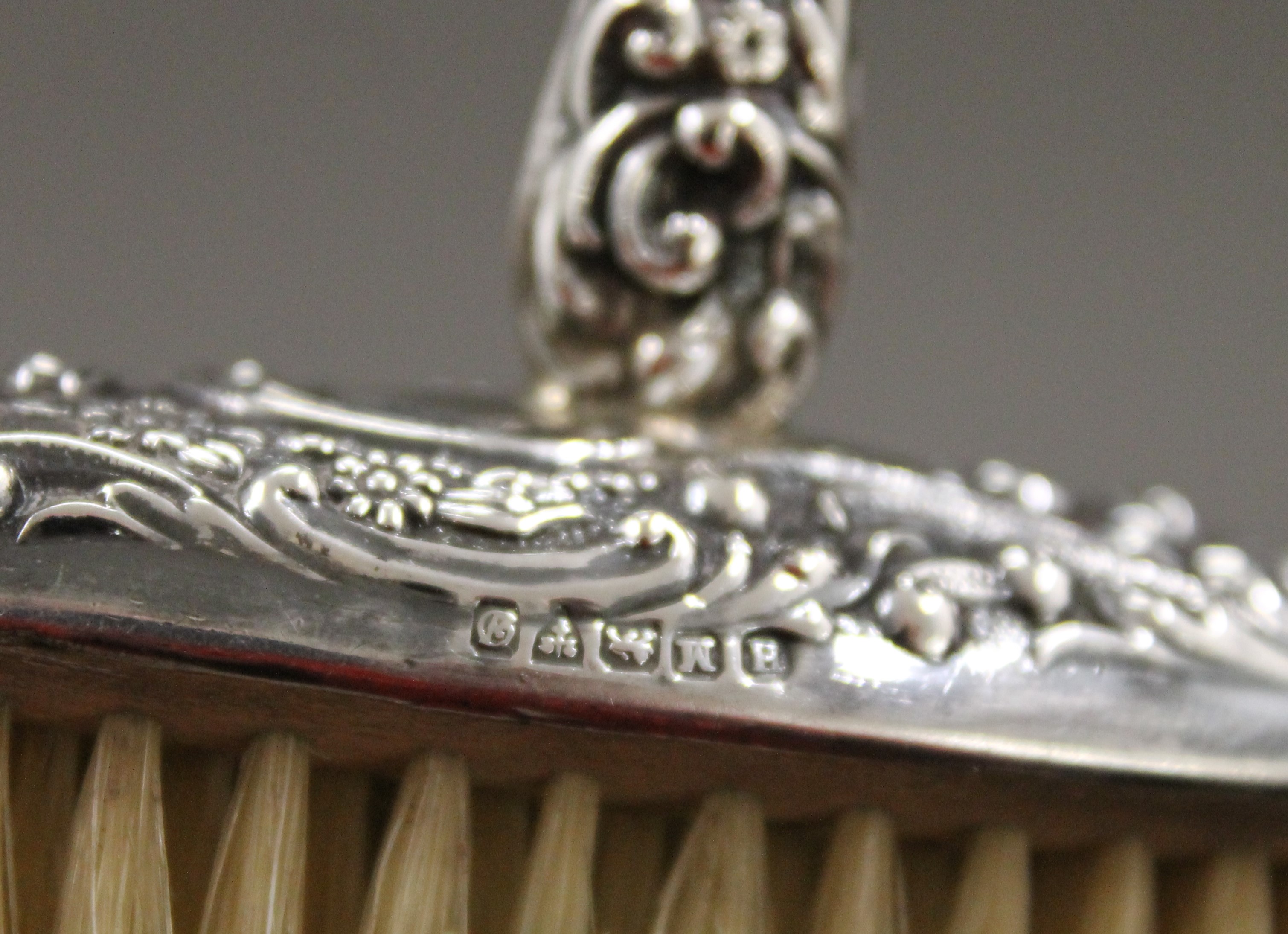 A small silver cream jug (53 grammes) and a silver handled crumb brush. The former 6.5 cm high. - Image 8 of 8