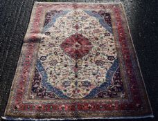 A Sarough rug. 150 x 107 cm.