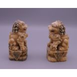 A pair of late 19th/early 20th century carved ivory dogs of fo. 8 cm high.