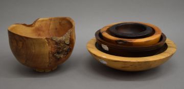 A quantity of turned treen bowls. The largest 13.5 cm high.