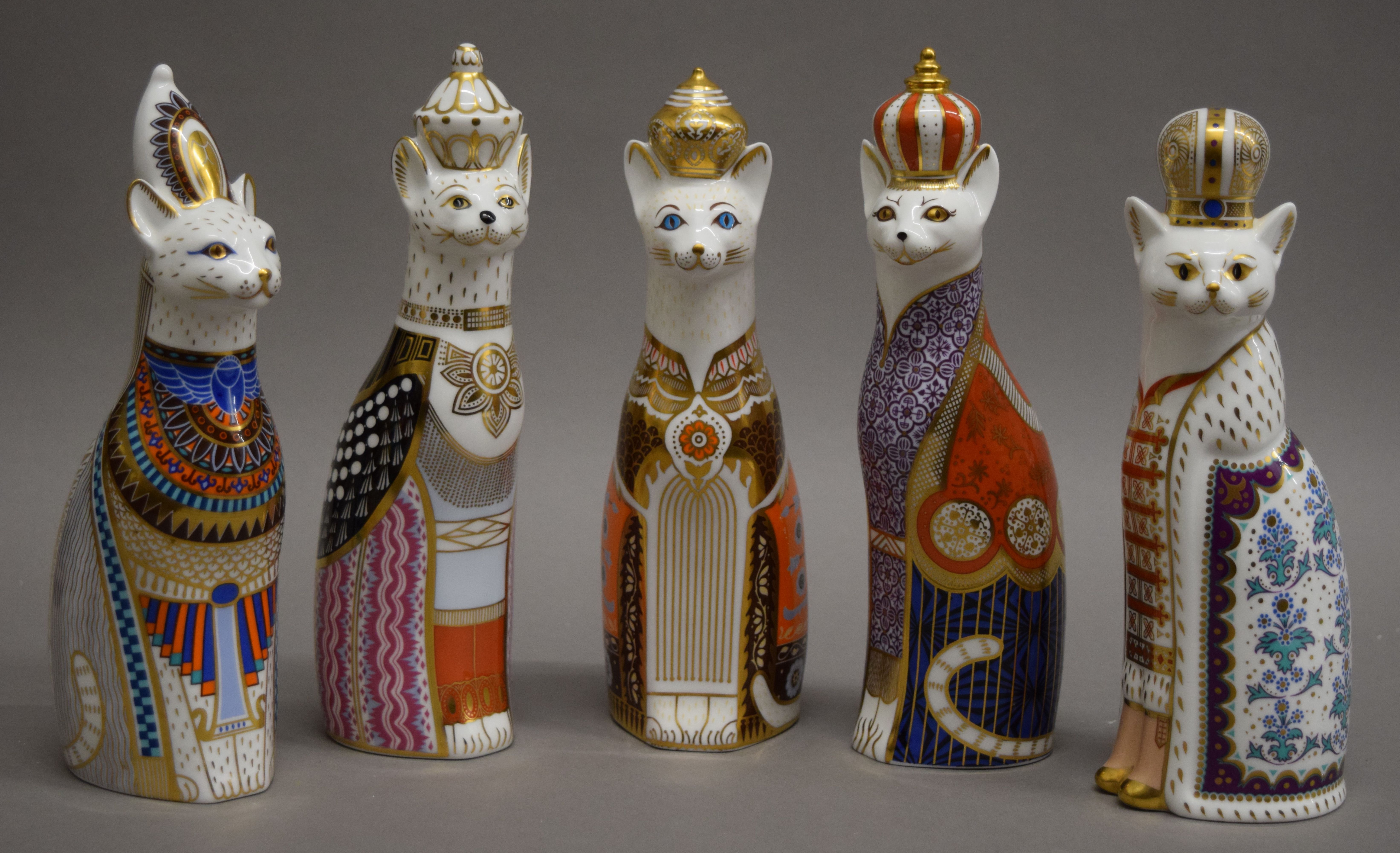 Eight Royal Crown Derby Royal cat paperweights. The largest 22 cm high. - Image 3 of 4