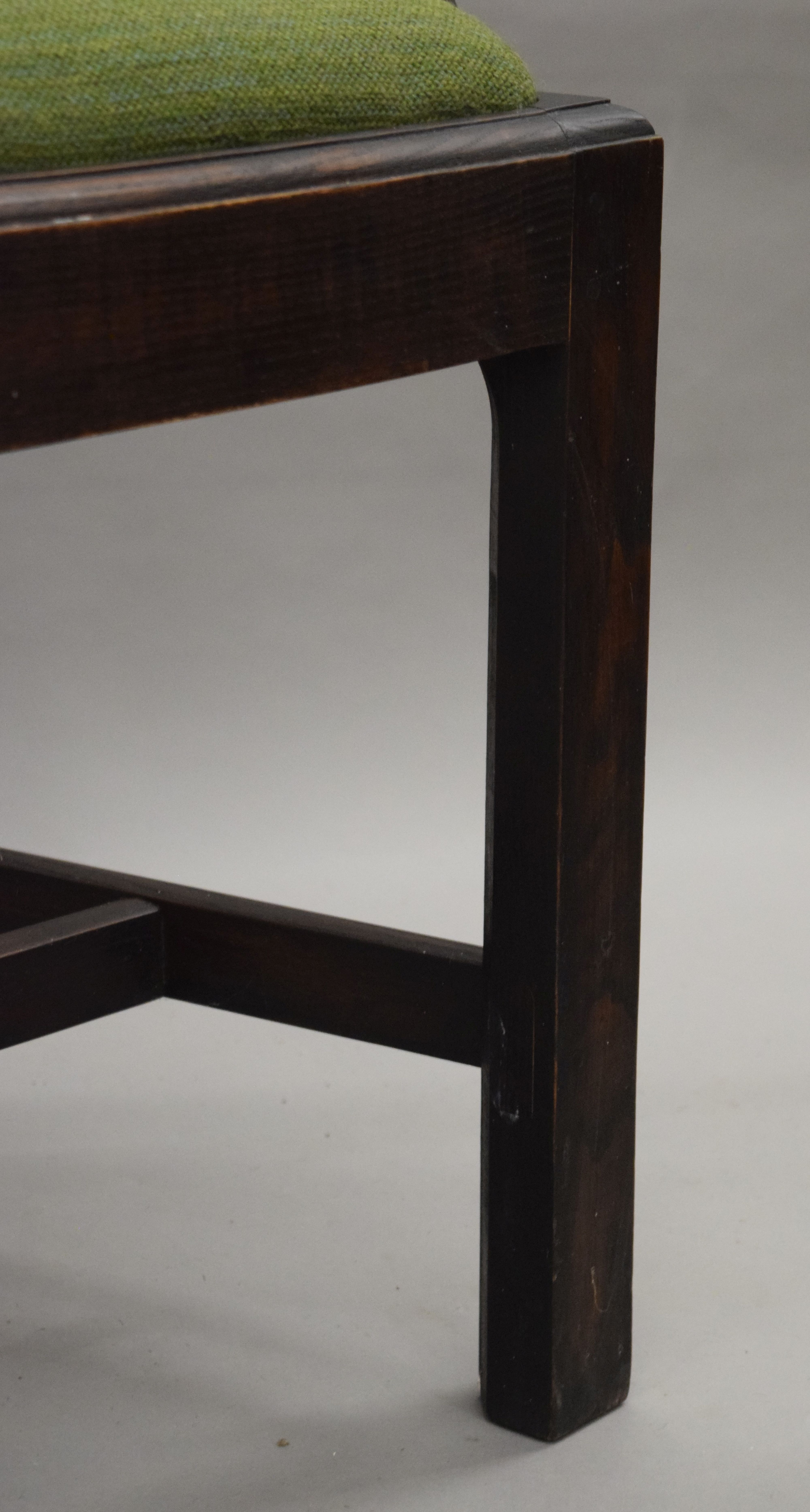 A set of eight oak Hepplewhite style dining chairs. The carvers each 64 cm wide. - Image 7 of 10