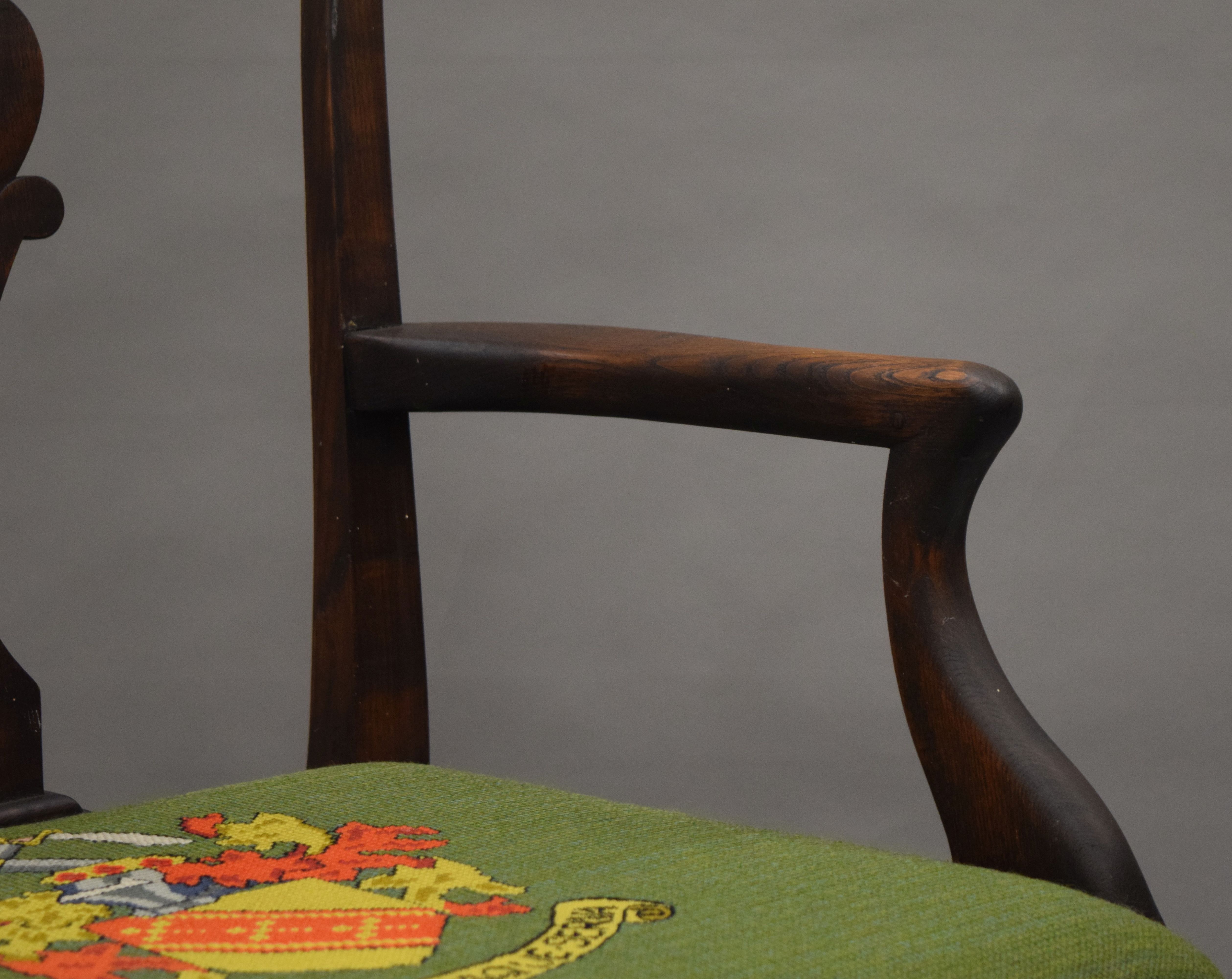 A set of eight oak Hepplewhite style dining chairs. The carvers each 64 cm wide. - Image 4 of 10