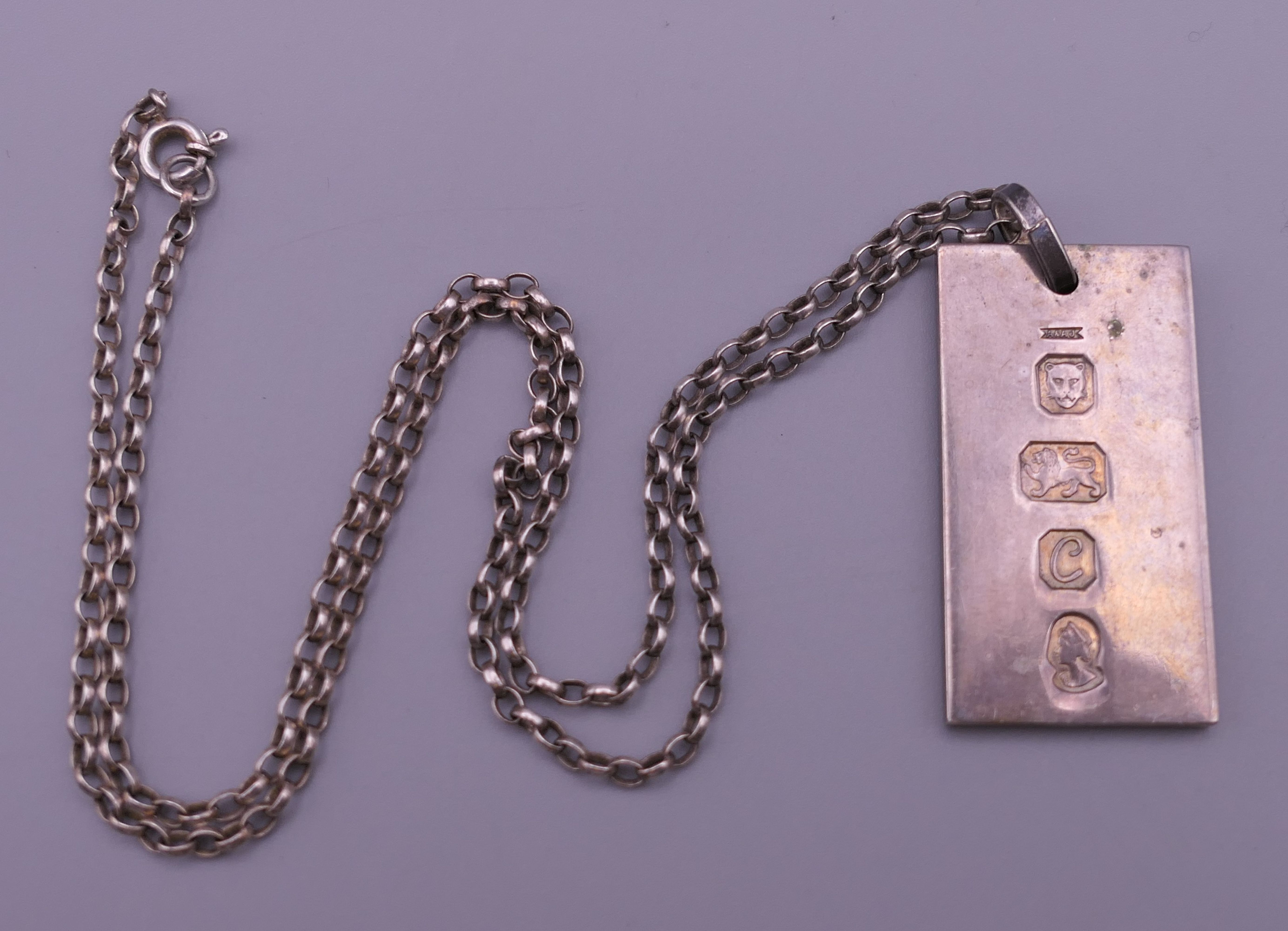 A silver ingot pendant on a silver chain. 22.2 grammes. - Image 2 of 4