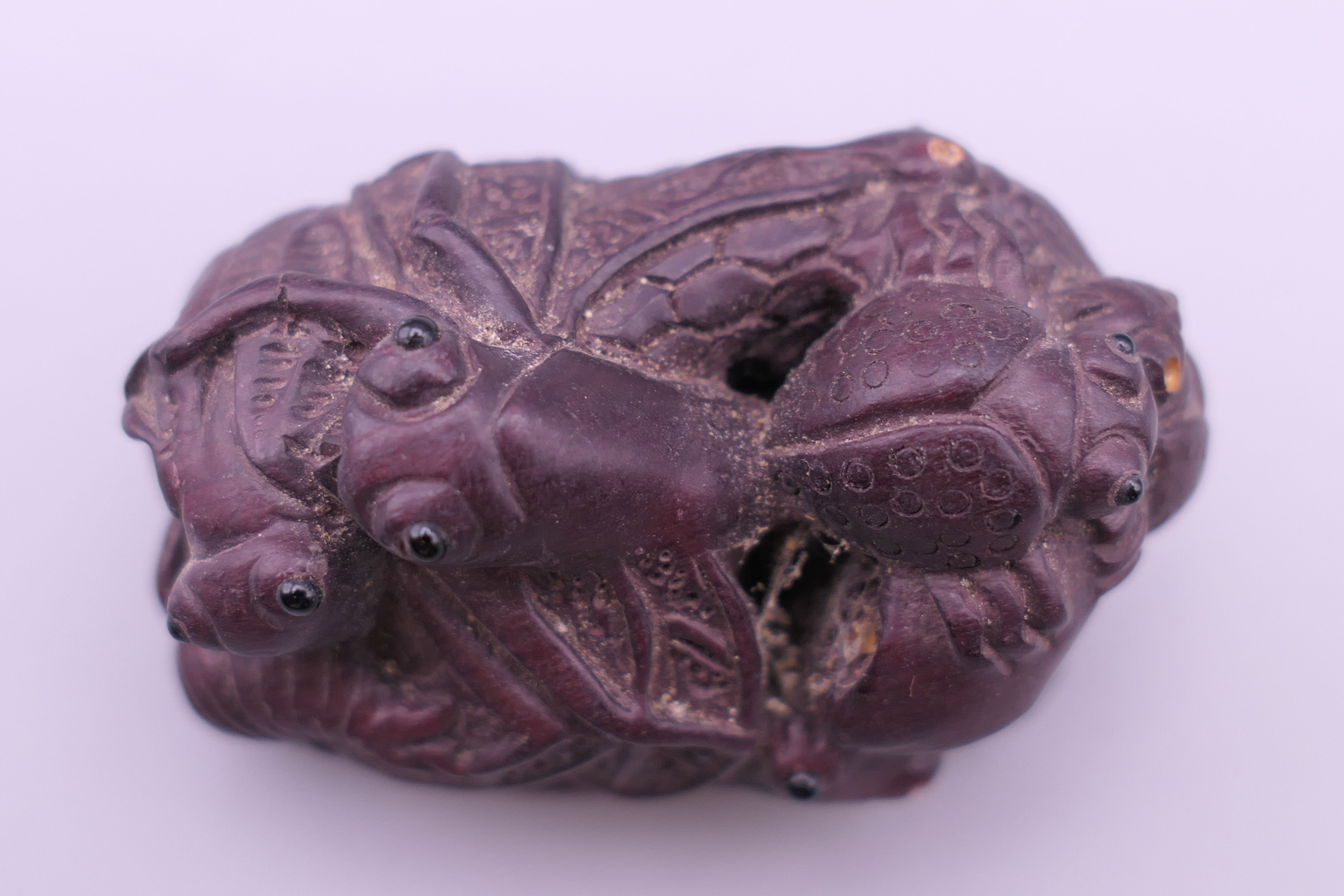 A netsuke formed as insects. 4.75 cm wide. - Image 4 of 4