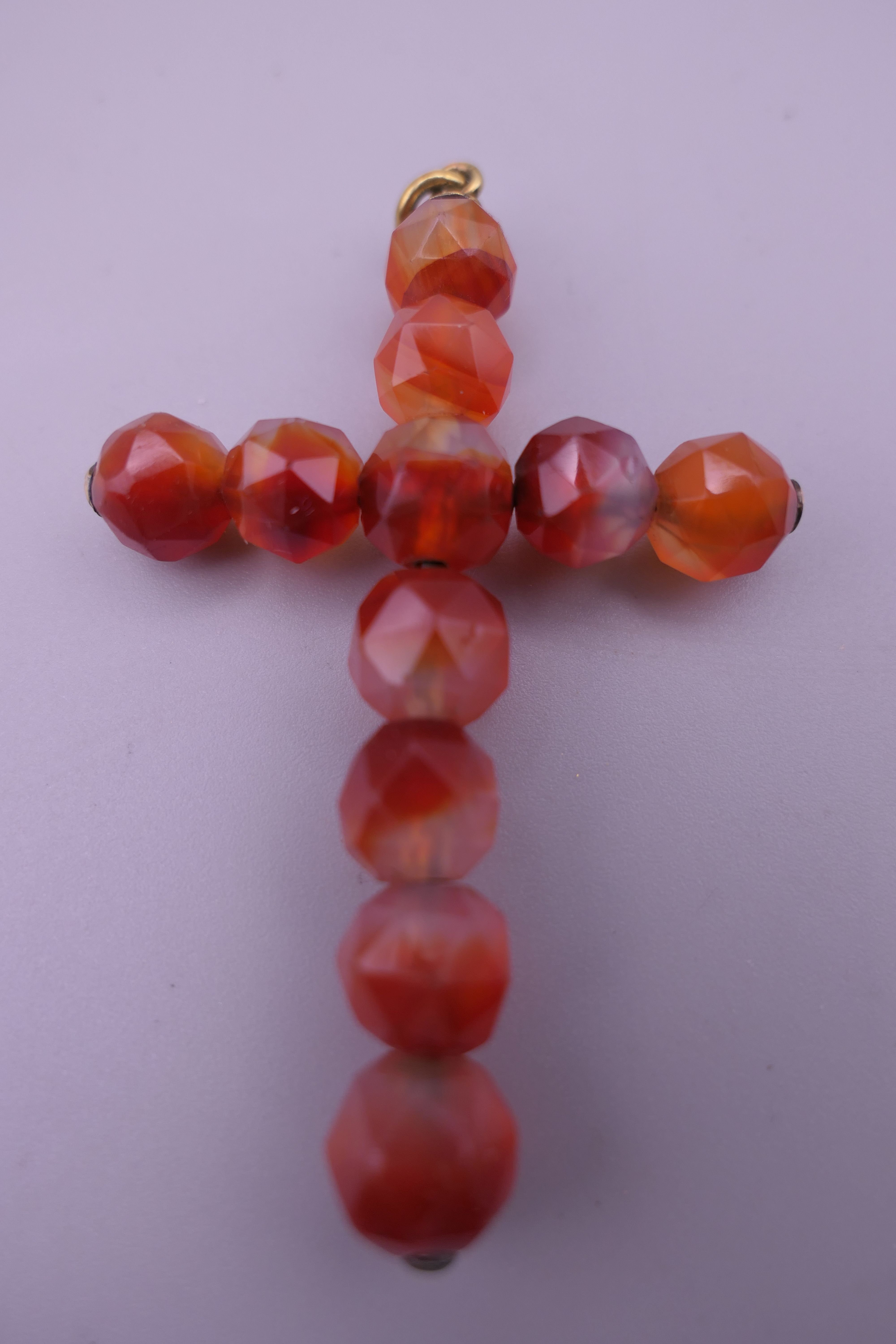An antique faceted carnelian crucifix pendant in an arched case. 6.5 cm high. - Image 3 of 6