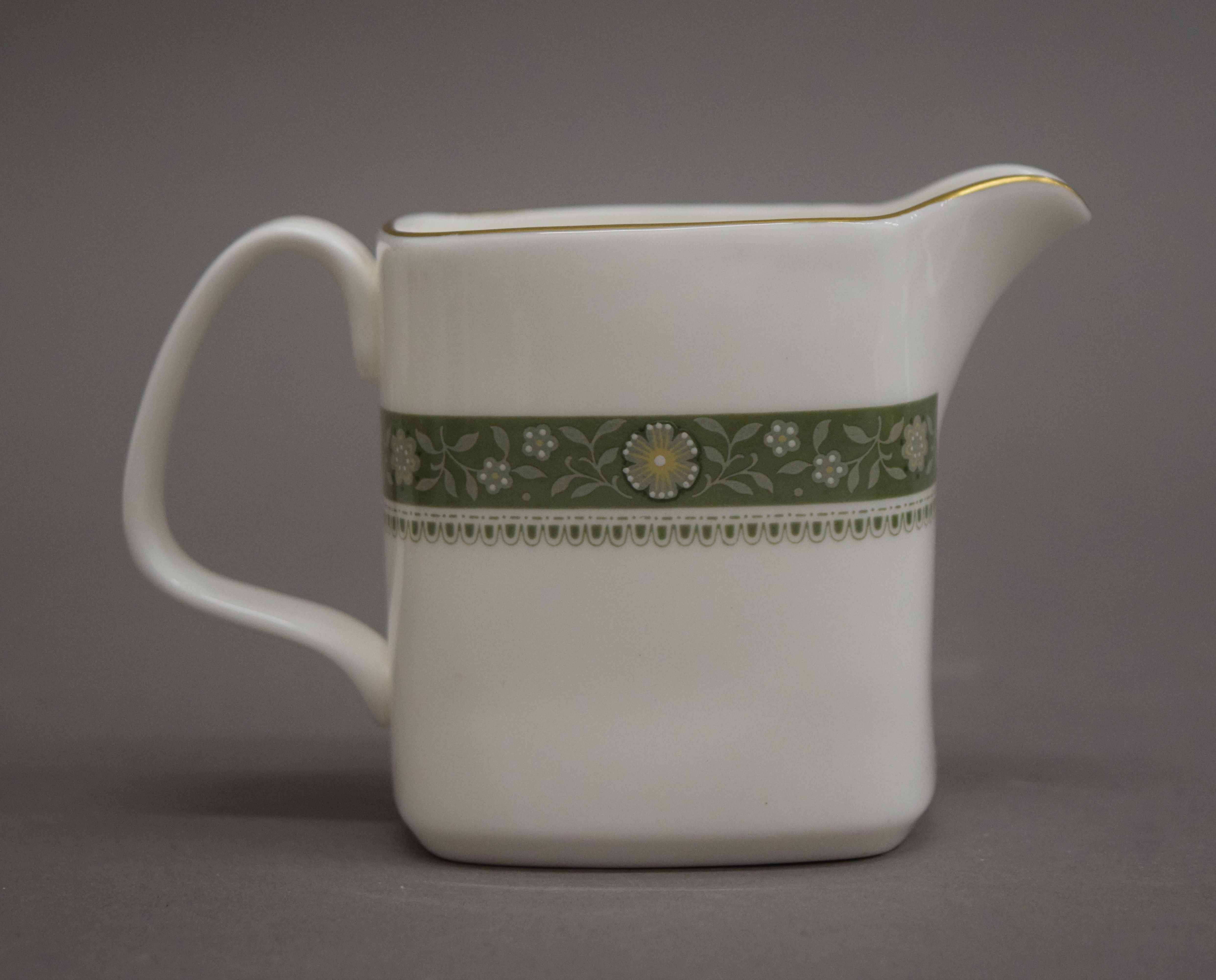 A quantity of Royal Doulton Rondelay pattern tea and dinner wares. - Image 5 of 6