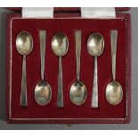 A cased set of silver coffee spoons and a set of silver teaspoons. 103.3 grammes.