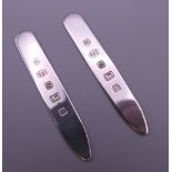 A pair of silver collar stiffeners. 6.5 cm long.