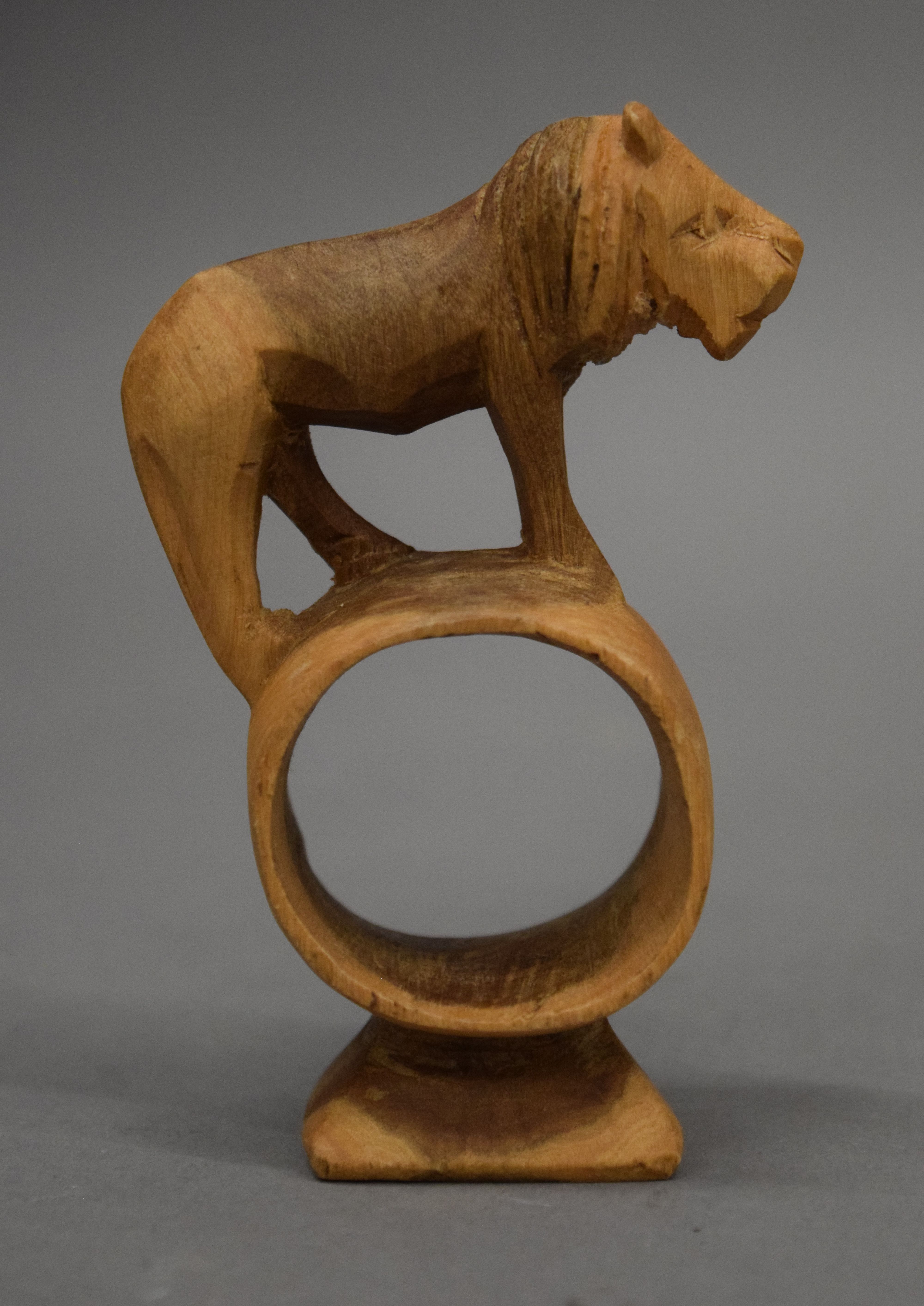 A set of napkin rings, each carved with an animal. - Image 4 of 4