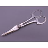 A pair of 800 silver grape scissors. 14 cm long.