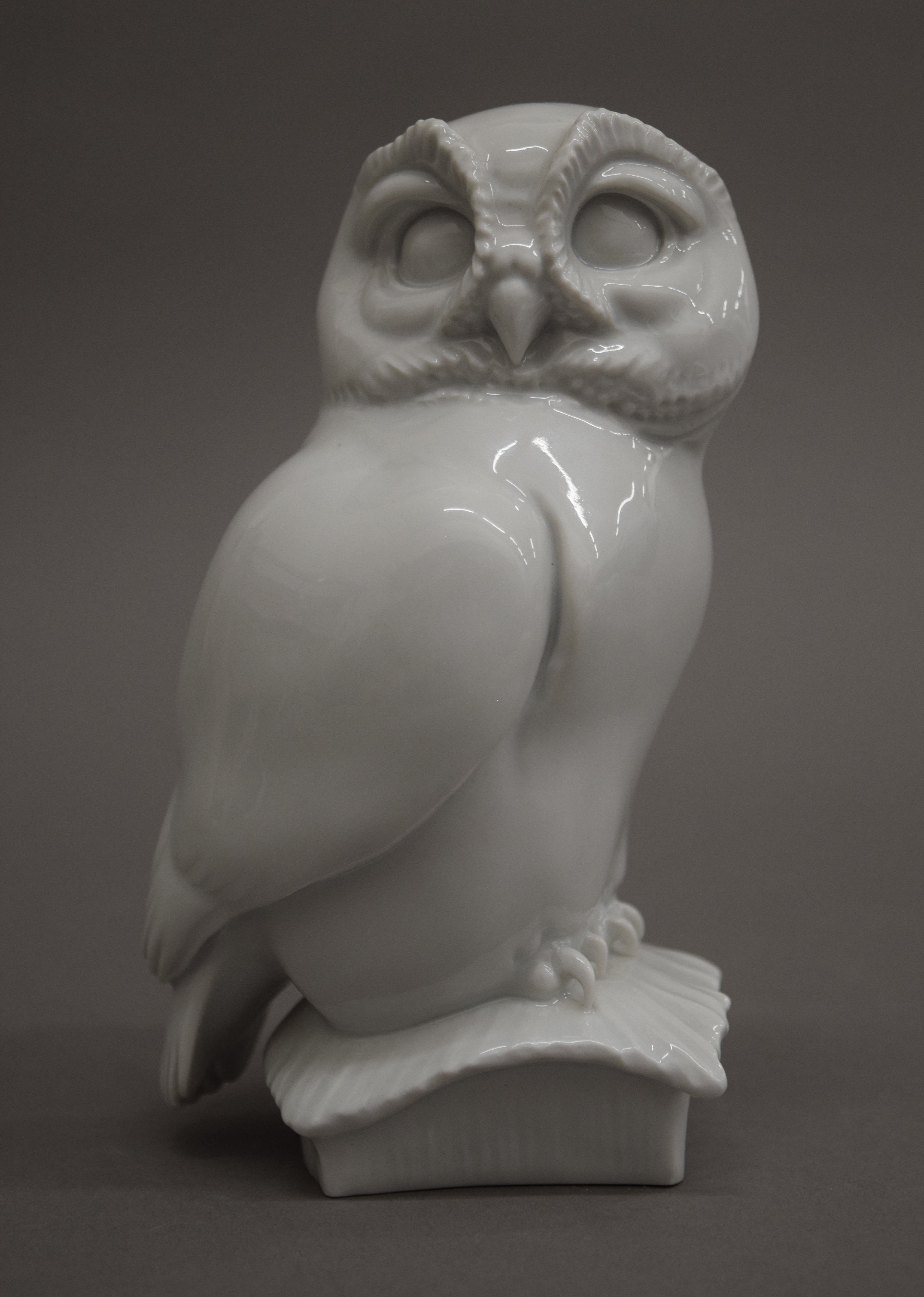 Two Meissen blanc de chine models of owls. The largest 15 cm high. - Image 2 of 6