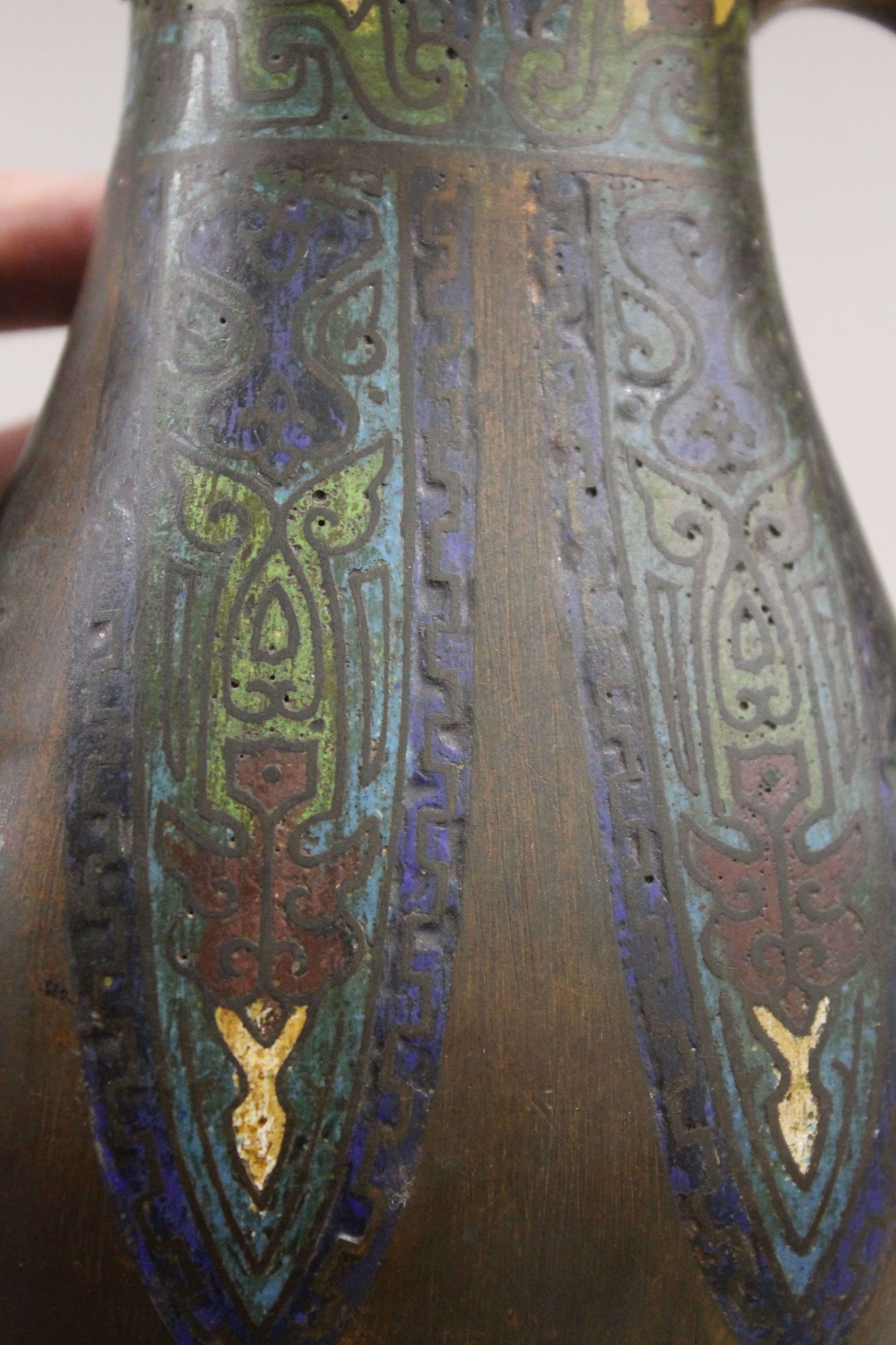 A Chinese cloisonne vase. 23.5 cm high. - Image 6 of 6