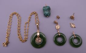 A Chinese 18 K gold mounted jade pendant on chain, together with a pair of matching earrings.