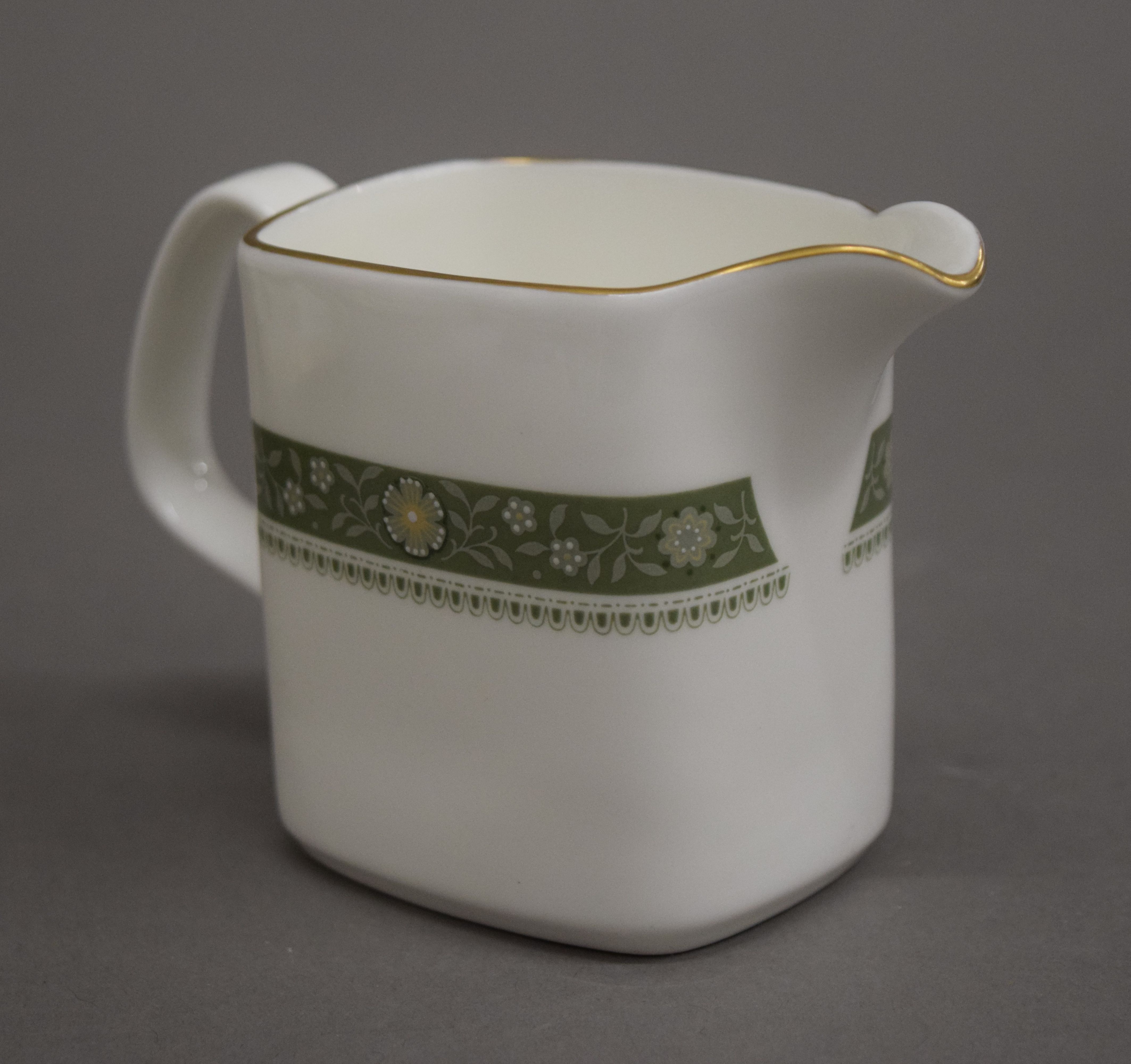 A quantity of Royal Doulton Rondelay pattern tea and dinner wares. - Image 4 of 6