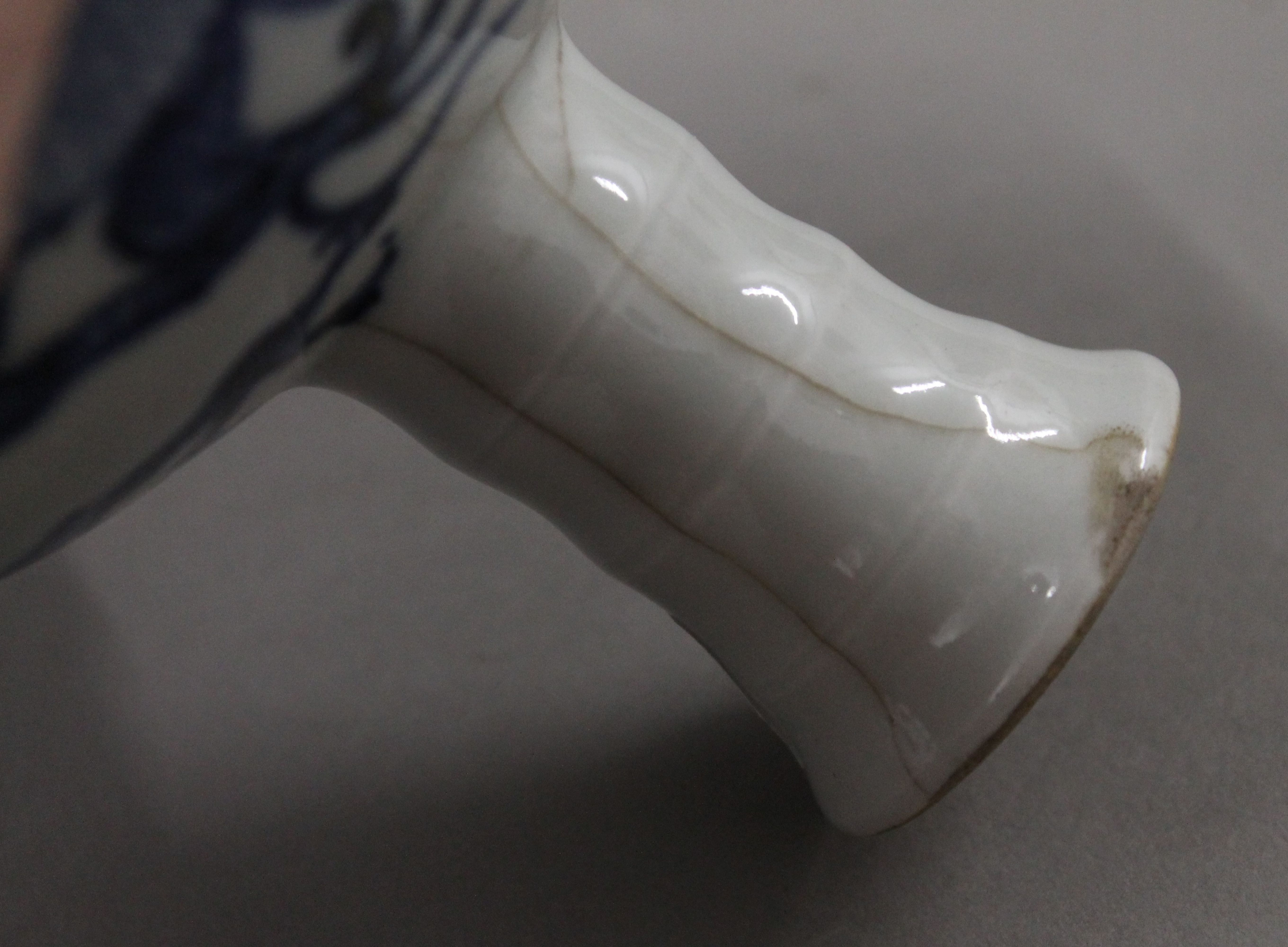 A Chinese blue and white porcelain stem cup. 11 cm high. - Image 6 of 6