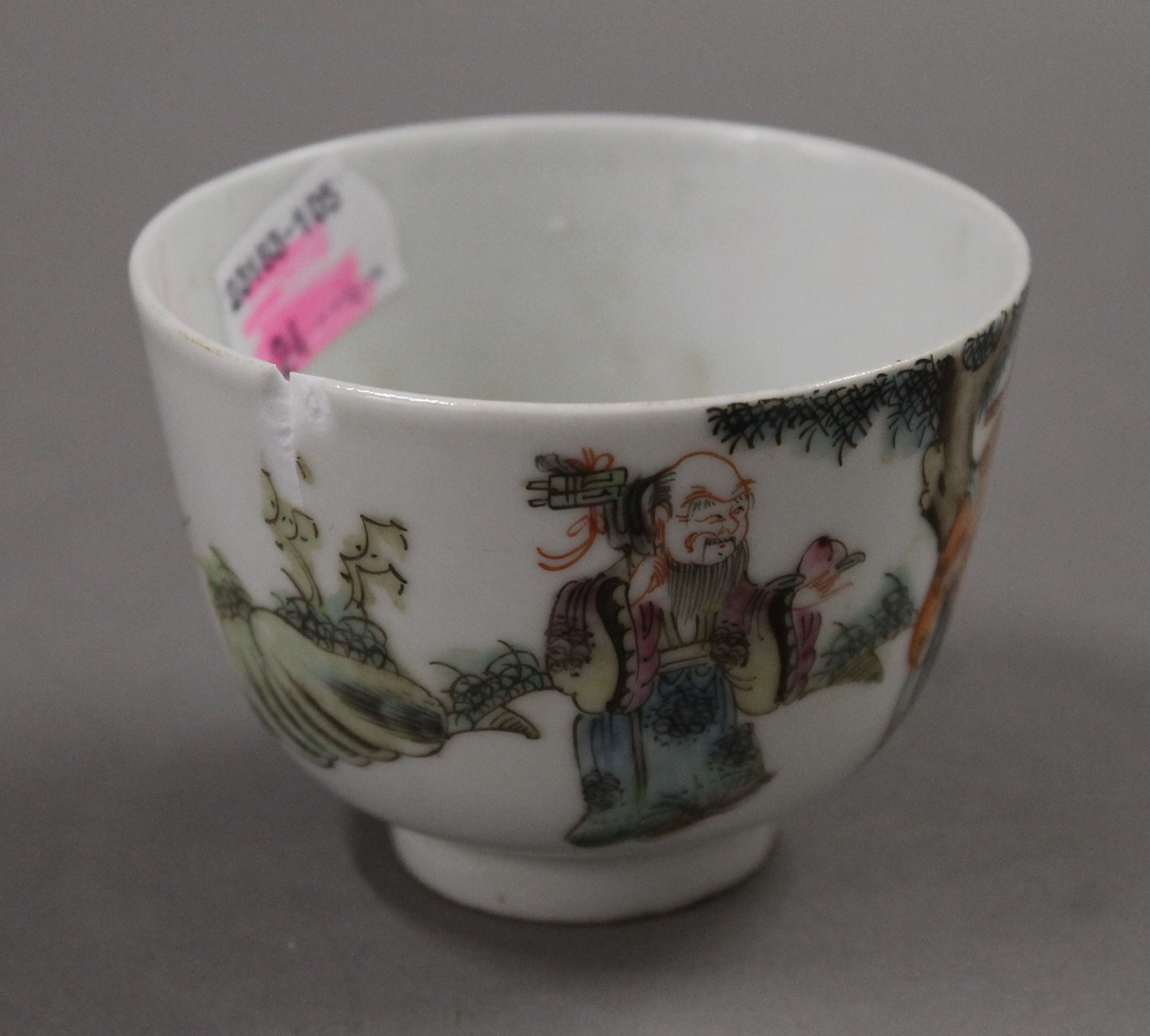 A Chinese porcelain tea bowl. 8.25 cm diameter. - Image 3 of 9