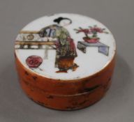 A small Chinese porcelain paste box. 6.5 cm diameter.