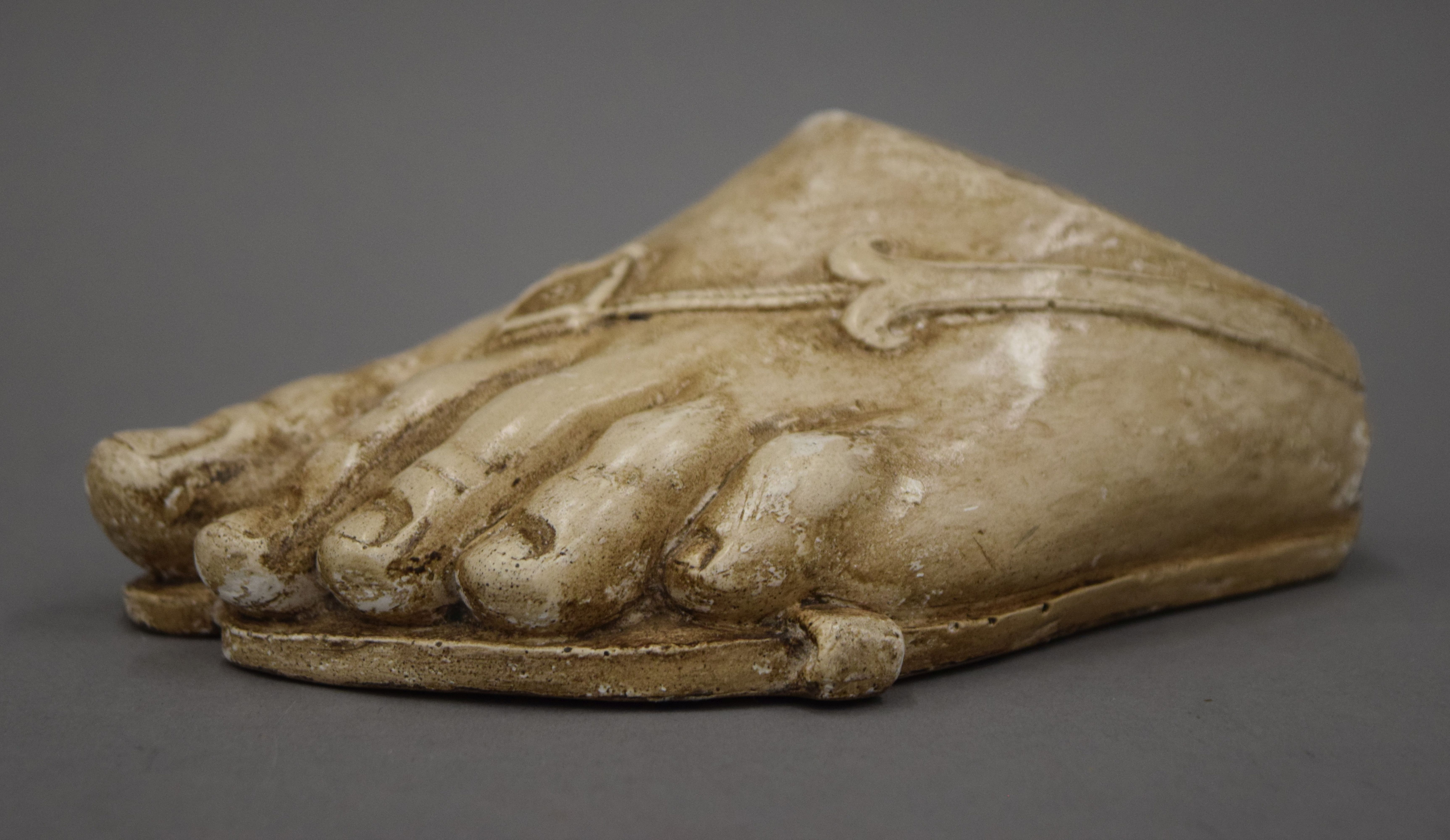 A plaster model of a foot. 16 cm long. - Image 2 of 5