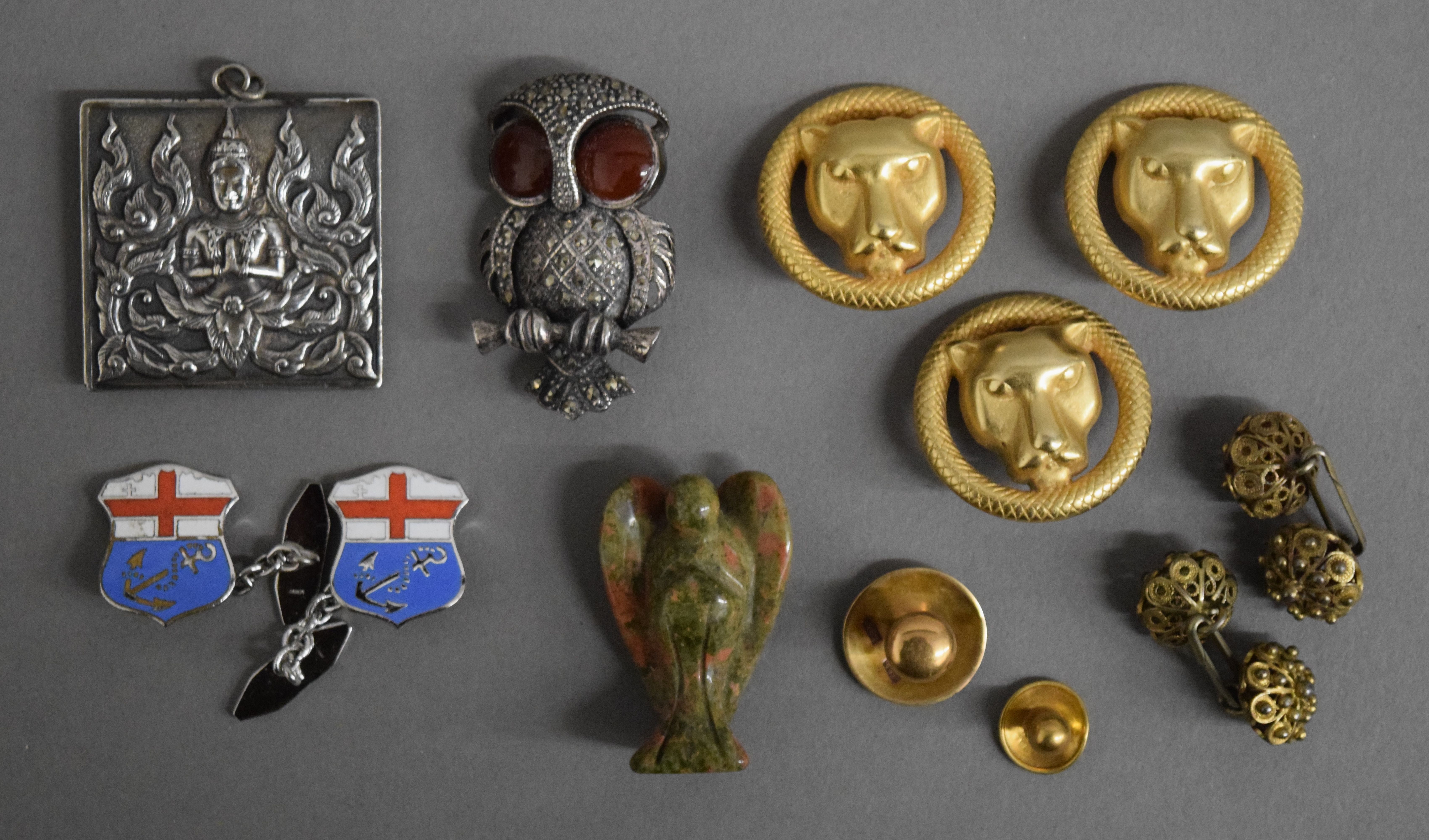 A quantity of miscellaneous items, including an owl brooch, etc. - Image 8 of 15