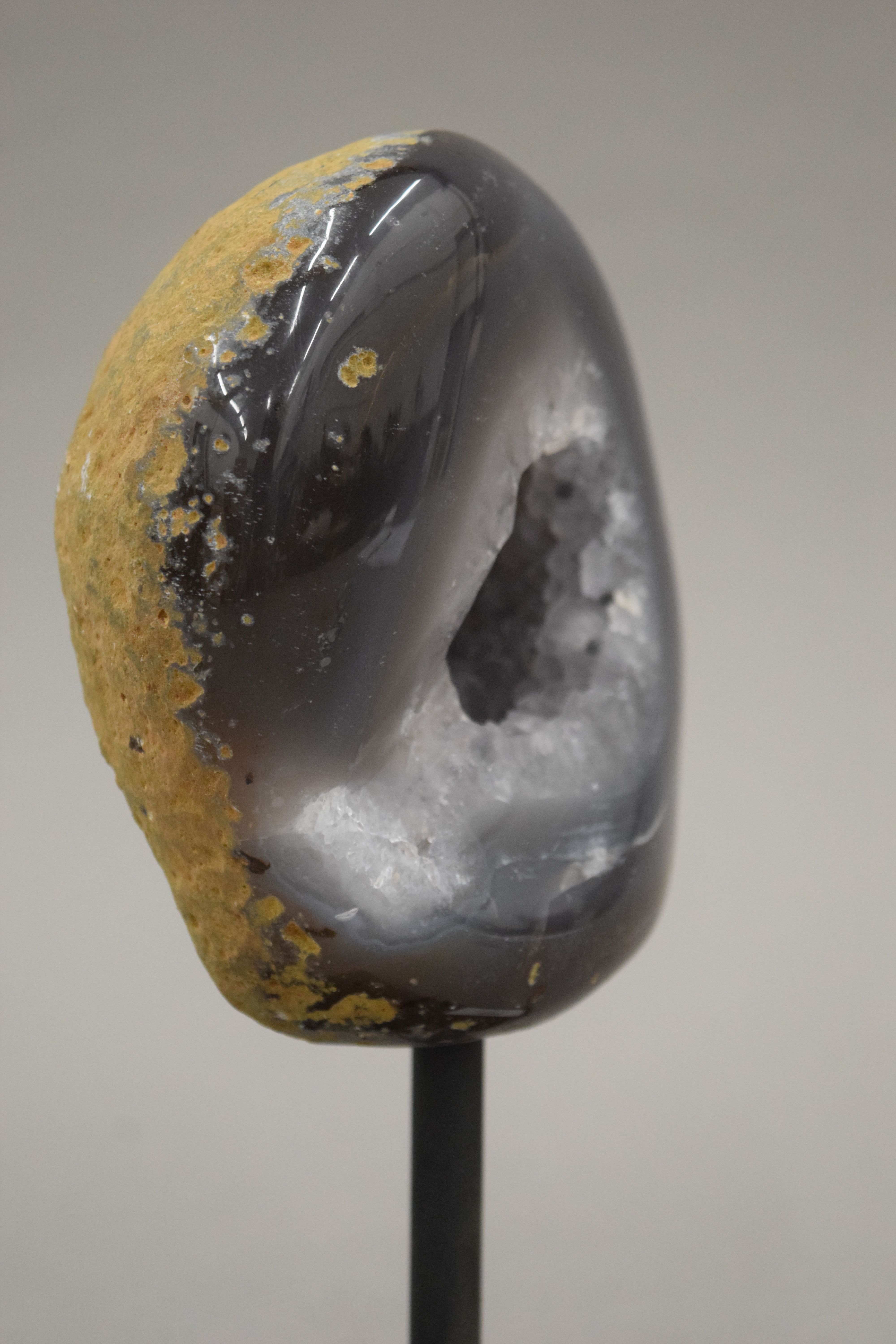 A small mineral geode on presentation stand. 17 cm high overall. - Image 3 of 4