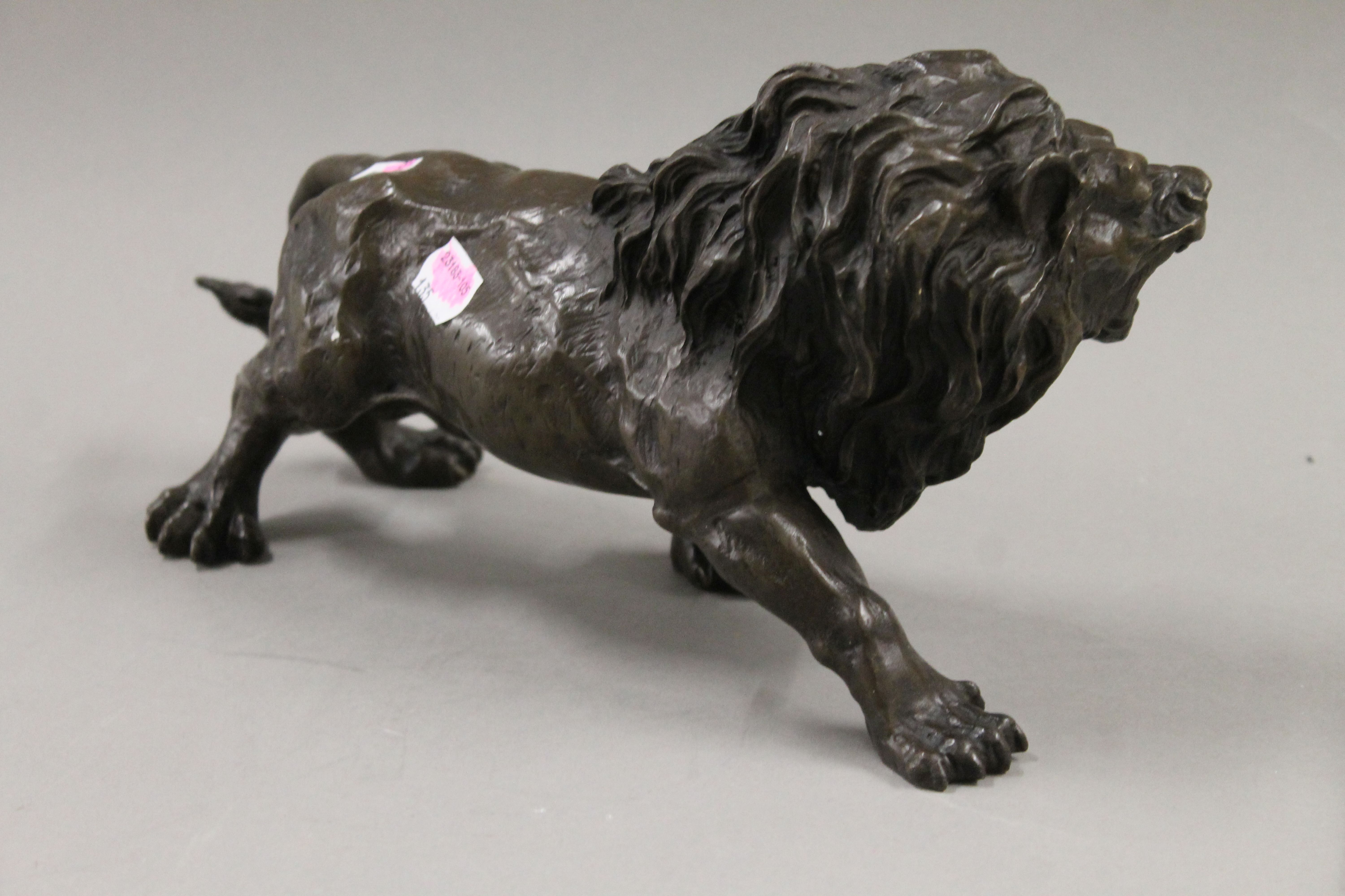 A bronze model of a lion. 32 cm long. - Image 3 of 4