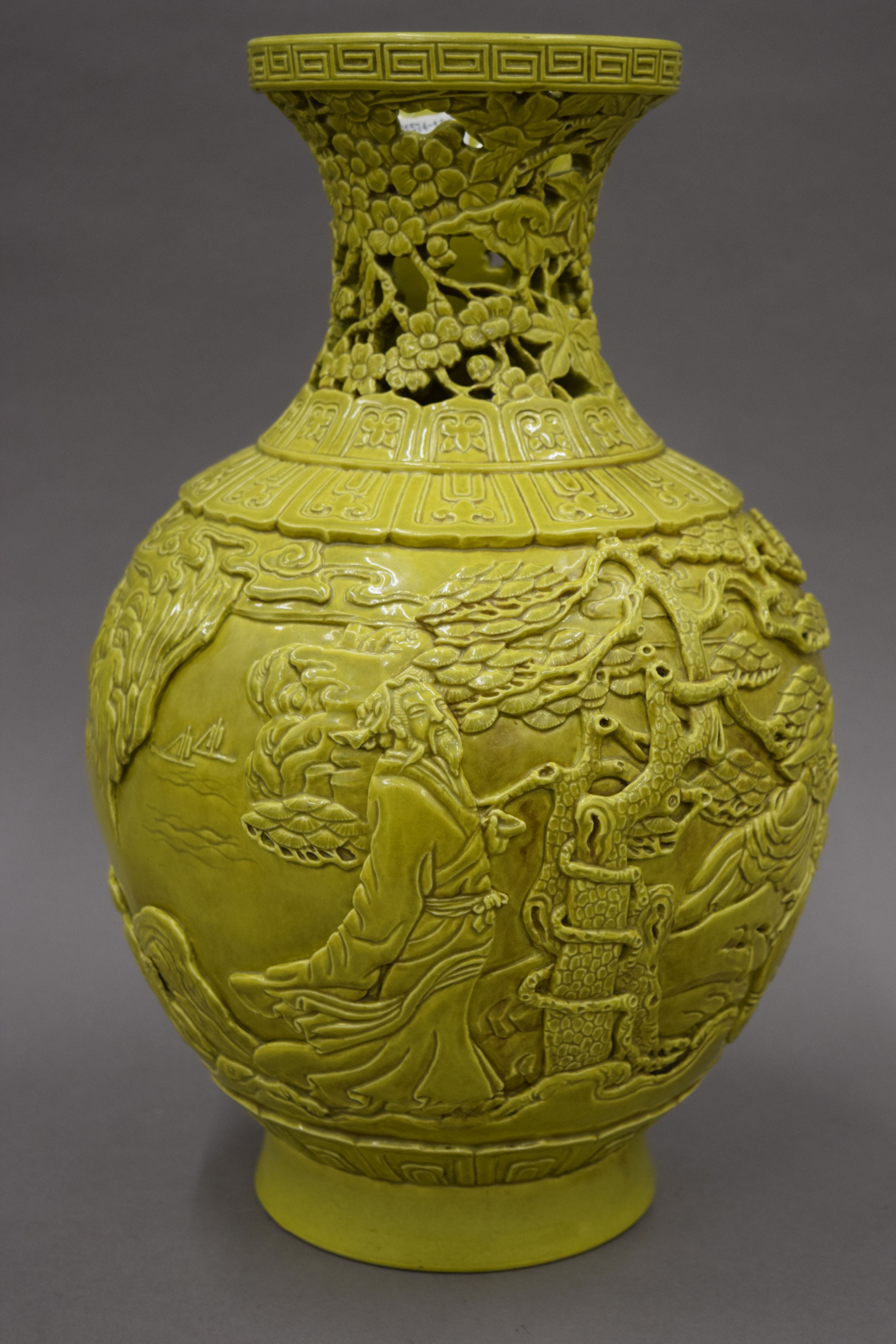 A Chinese olive green vase of reticulated form with Qianlong seal mark to base and decorated with - Image 4 of 6
