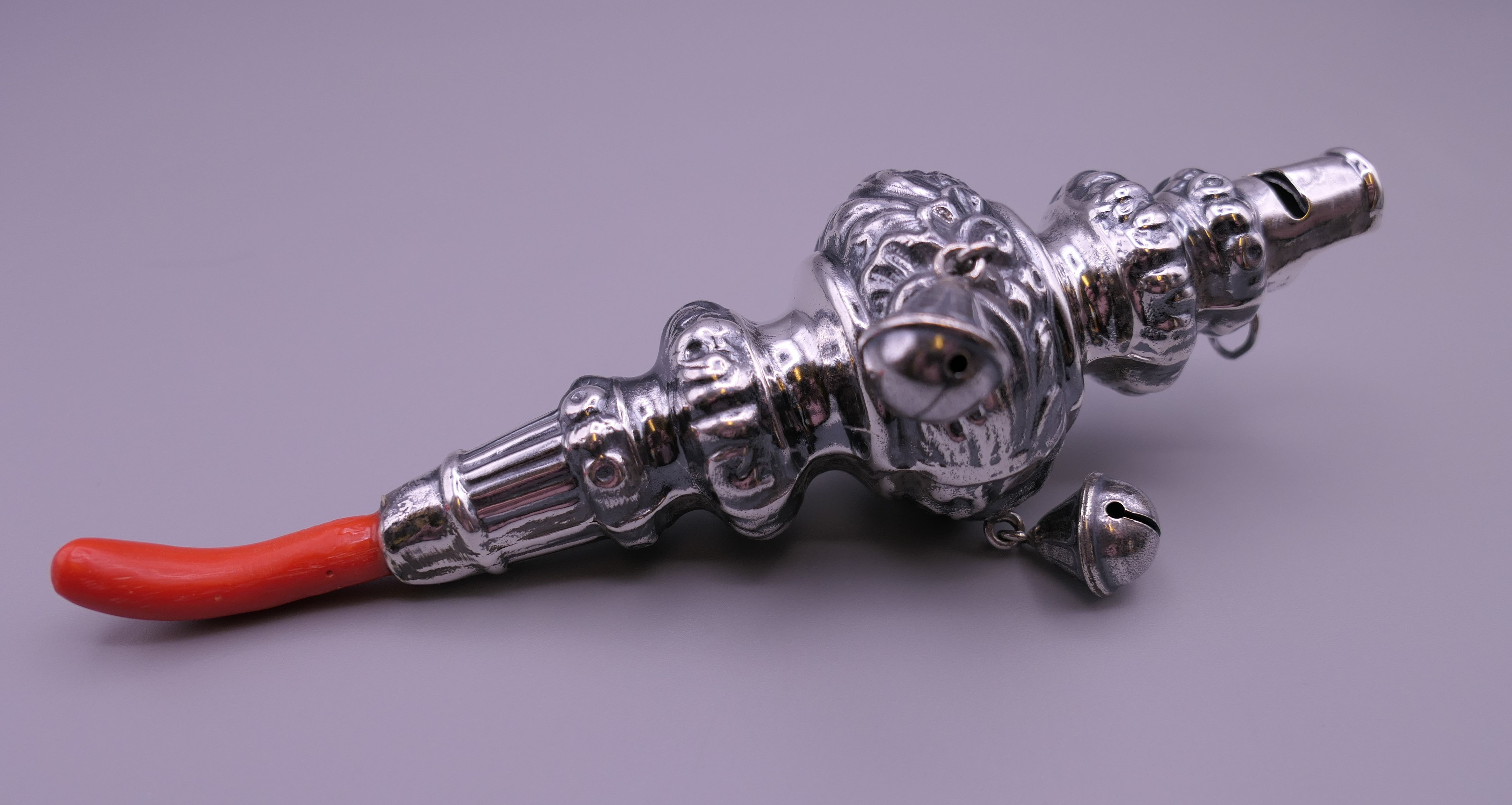 An 800 silver baby's rattle. 16 cm long. - Image 2 of 4