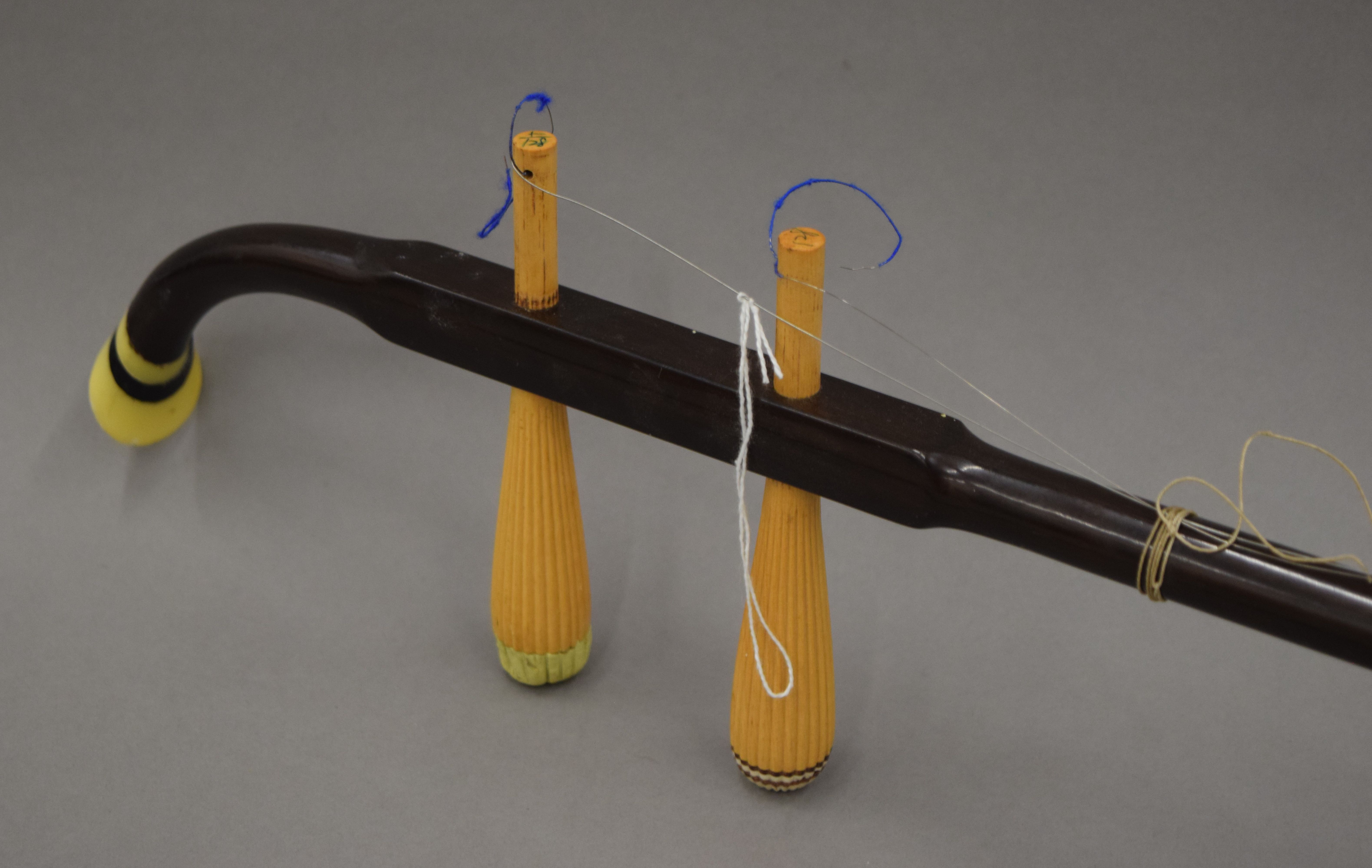 A Chinese string instrument. 80 cm long. - Image 4 of 6