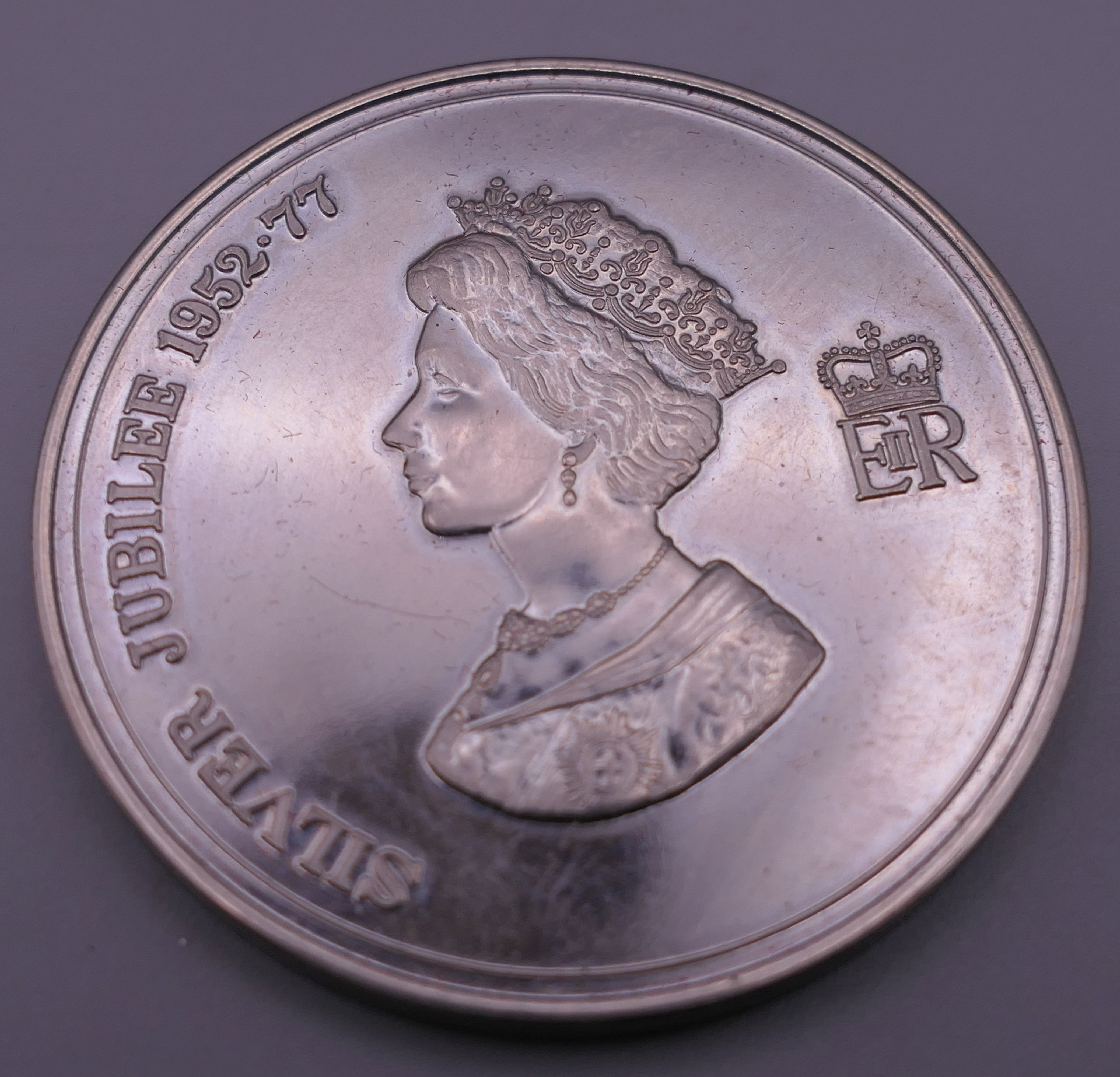 A Queen Elizabeth II silver Jubilee crown, boxed. - Image 2 of 5
