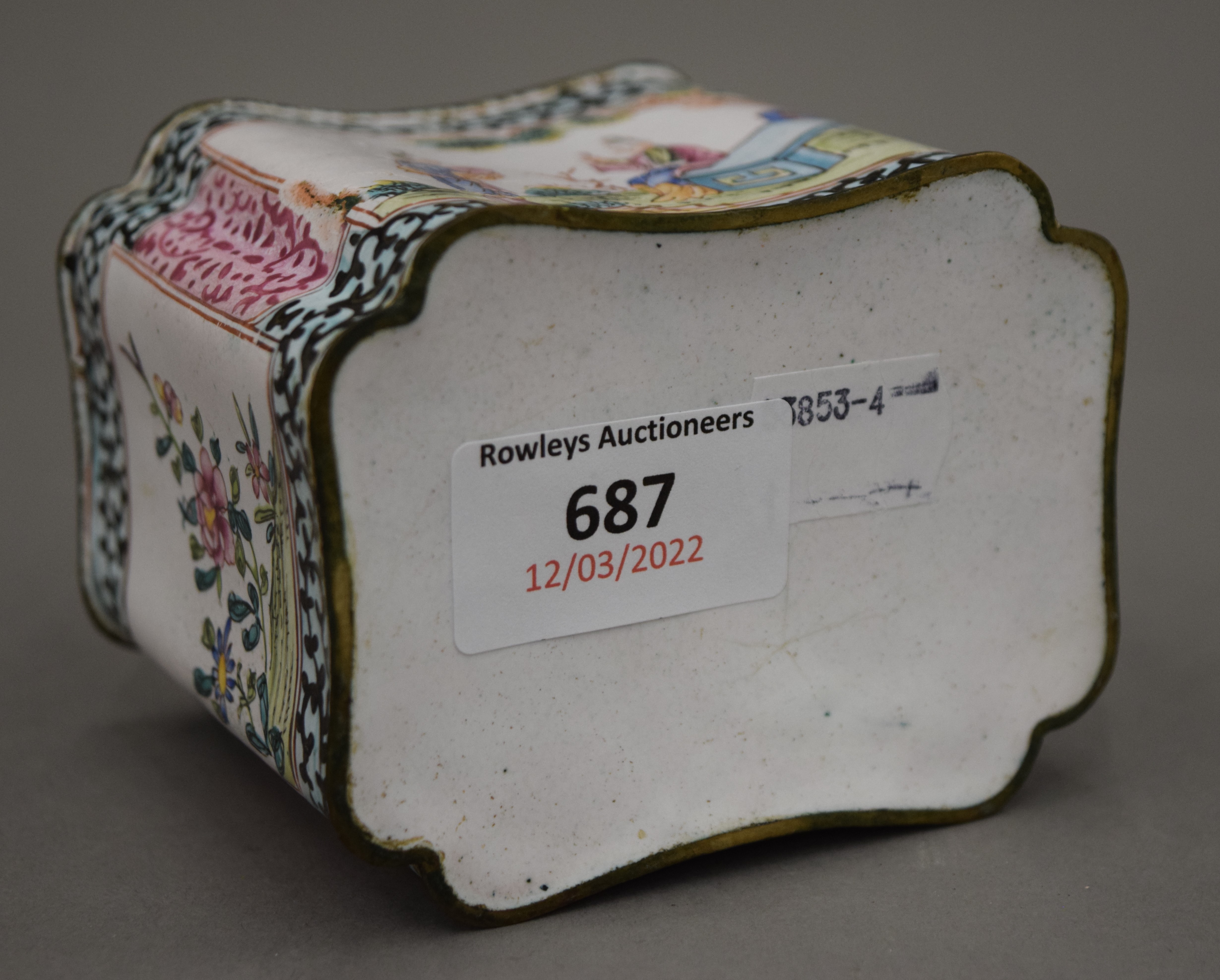 A 19th century Canton enamel tea caddy. - Image 8 of 9