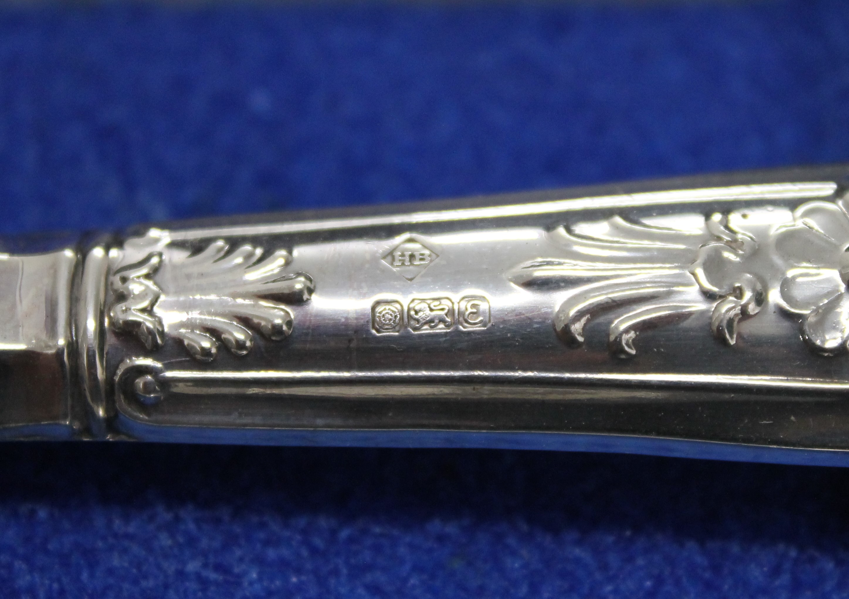 A cased silver plated cake knife inscribed for Huntley and Palmers, - Image 4 of 7